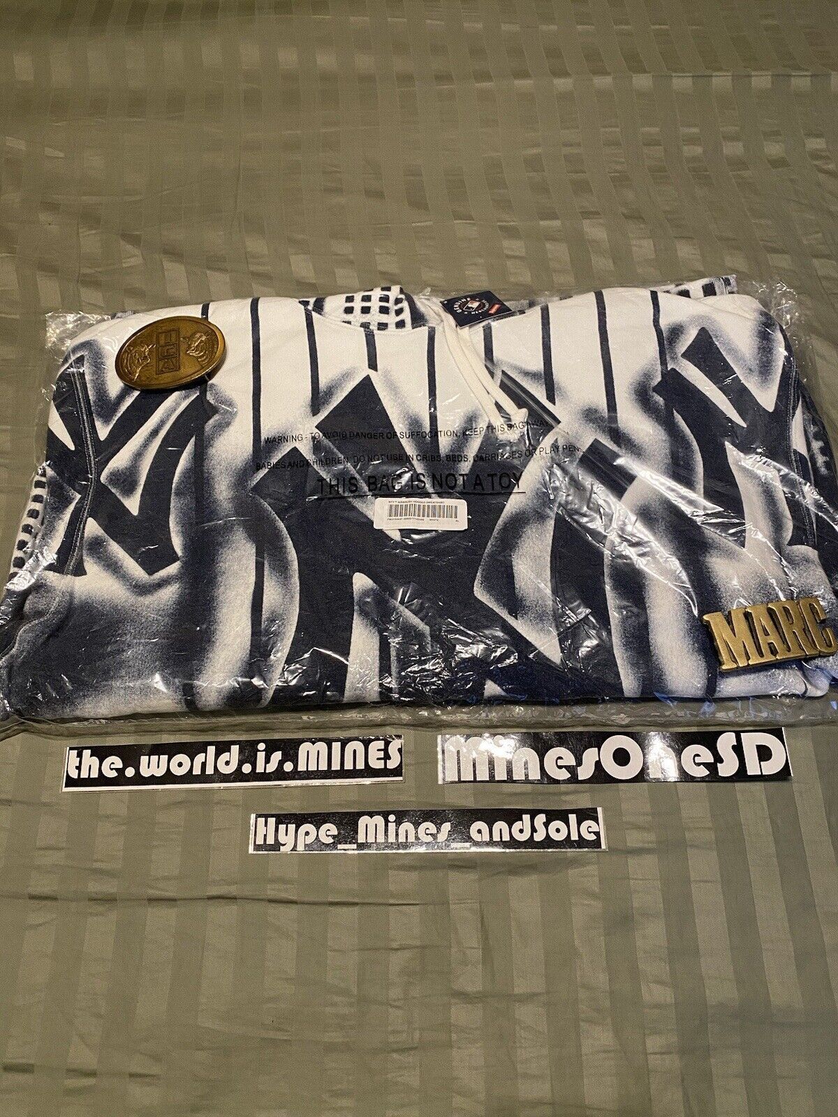Supreme NWT Supreme x New York Yankees Airbrush Hooded Sweatshirt Size US XL / EU 56 / 4 - 1 Thumbnail