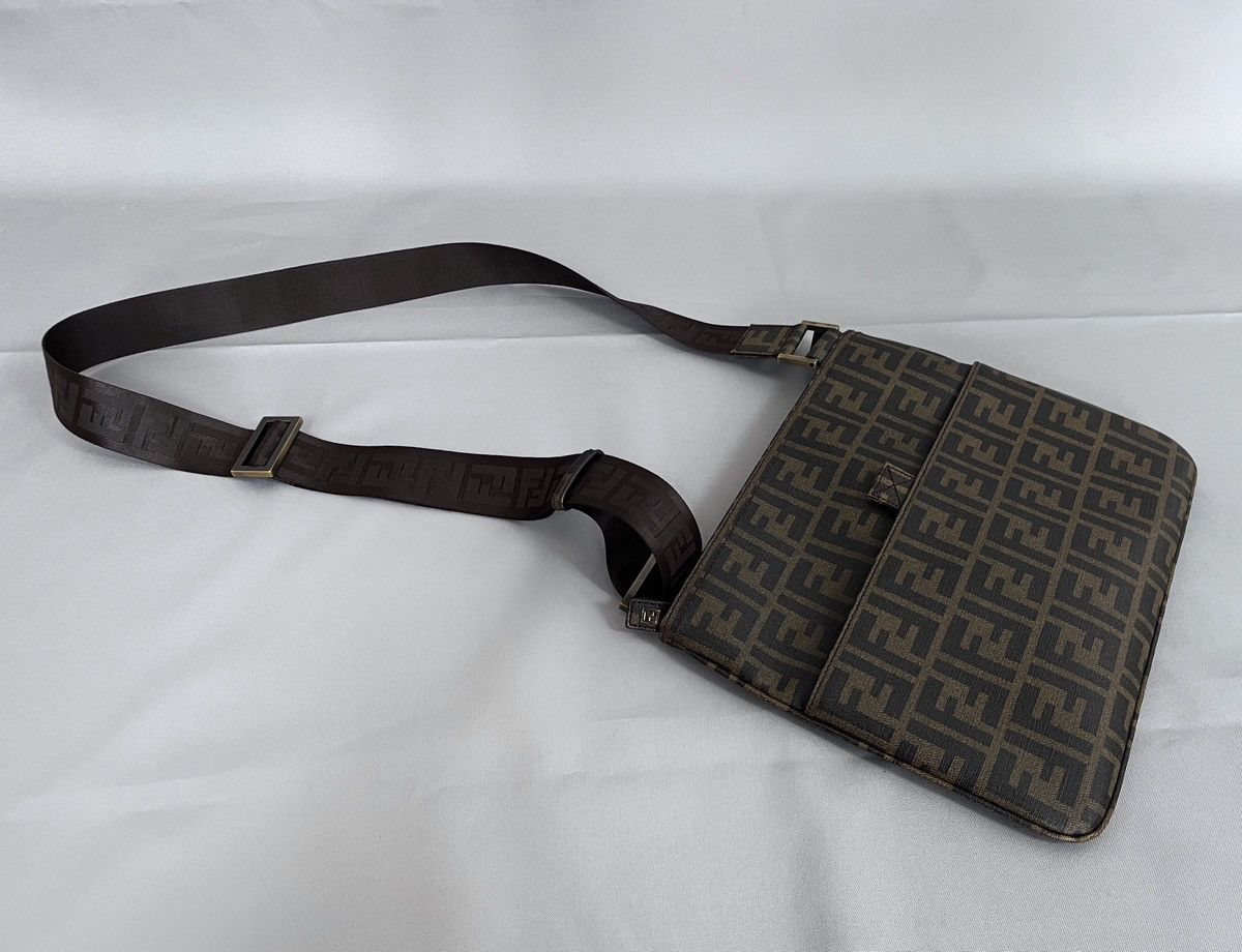 Fendi FENDI FF Monogram Canvas Messenger Bag. Size ONE SIZE - 16 Thumbnail