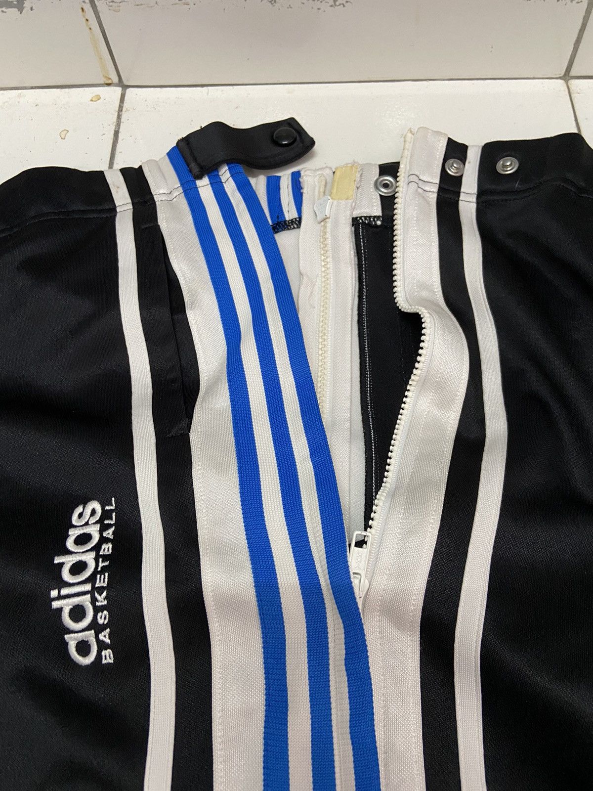 Adidas VINTAGE ADIDAS BASKETBALL ZIPPER TRACK PANTS Size US 36 / EU 52 - 5 Thumbnail