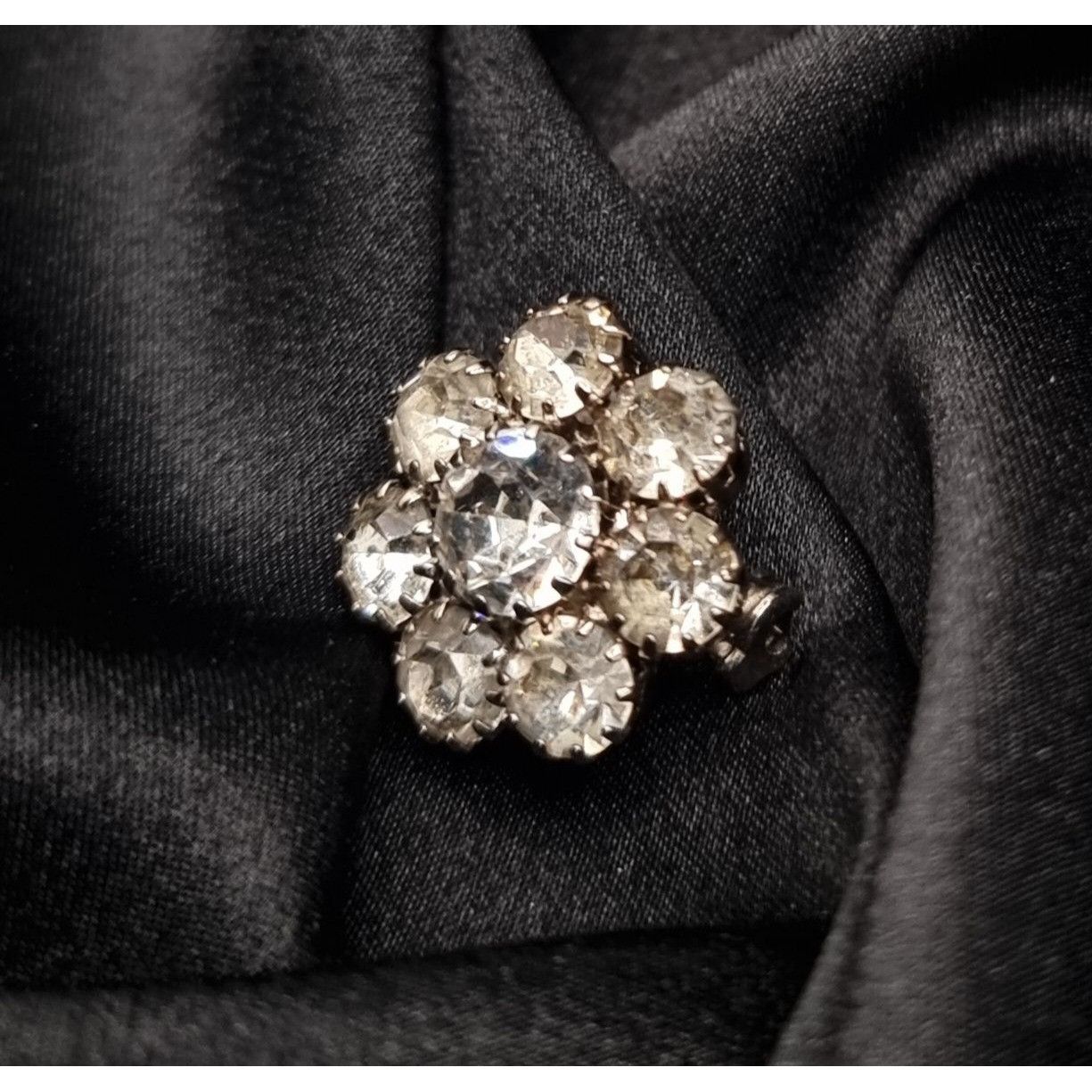 Vintage Vintage Tiny 1950's-1960's Rhinestone Flower Pin Brooch Size ONE SIZE - 3 Thumbnail