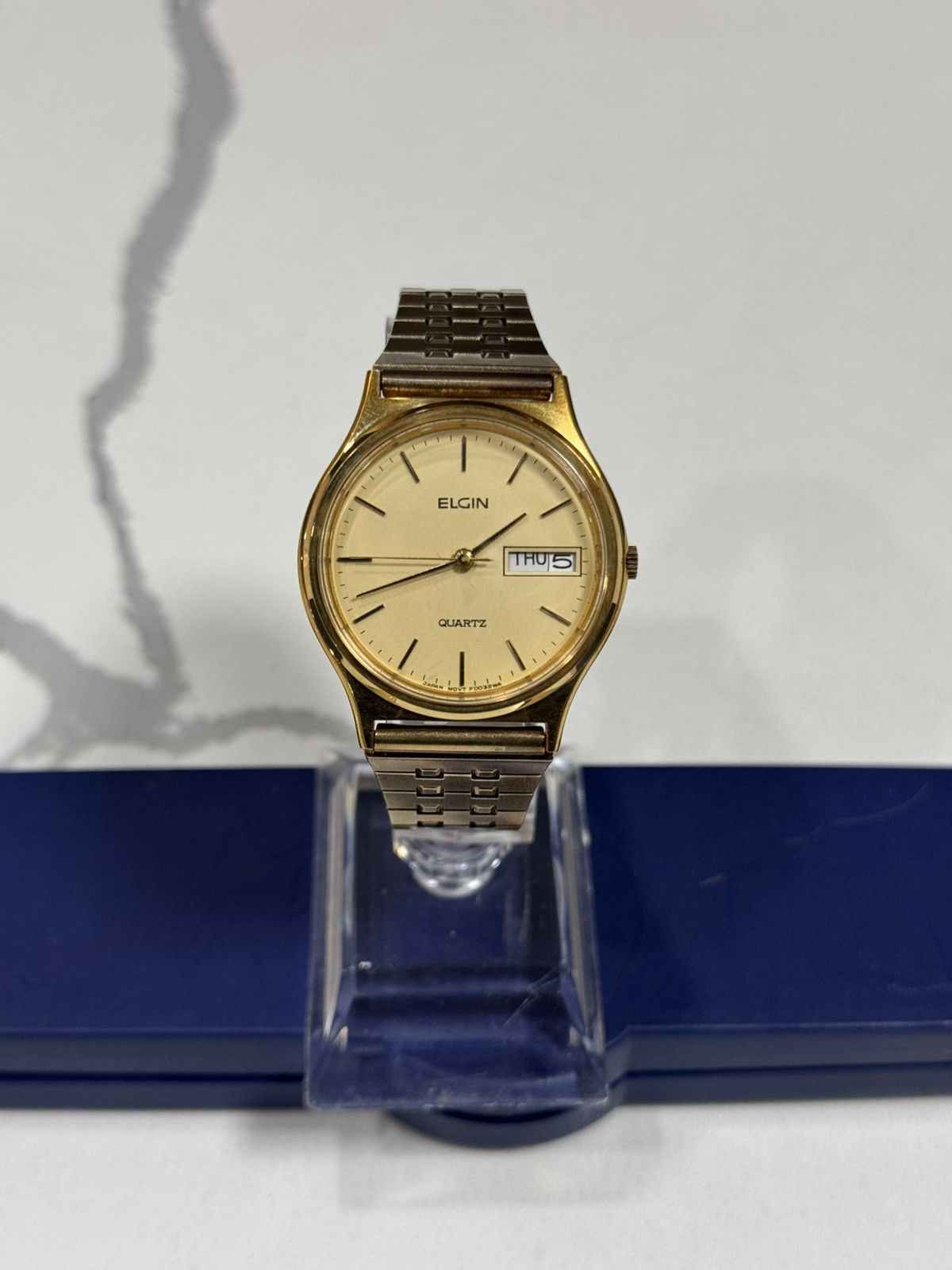 Other Vintage Elgin Day/Date Gold Tone Quartz Watch Size 34 - 4 Thumbnail