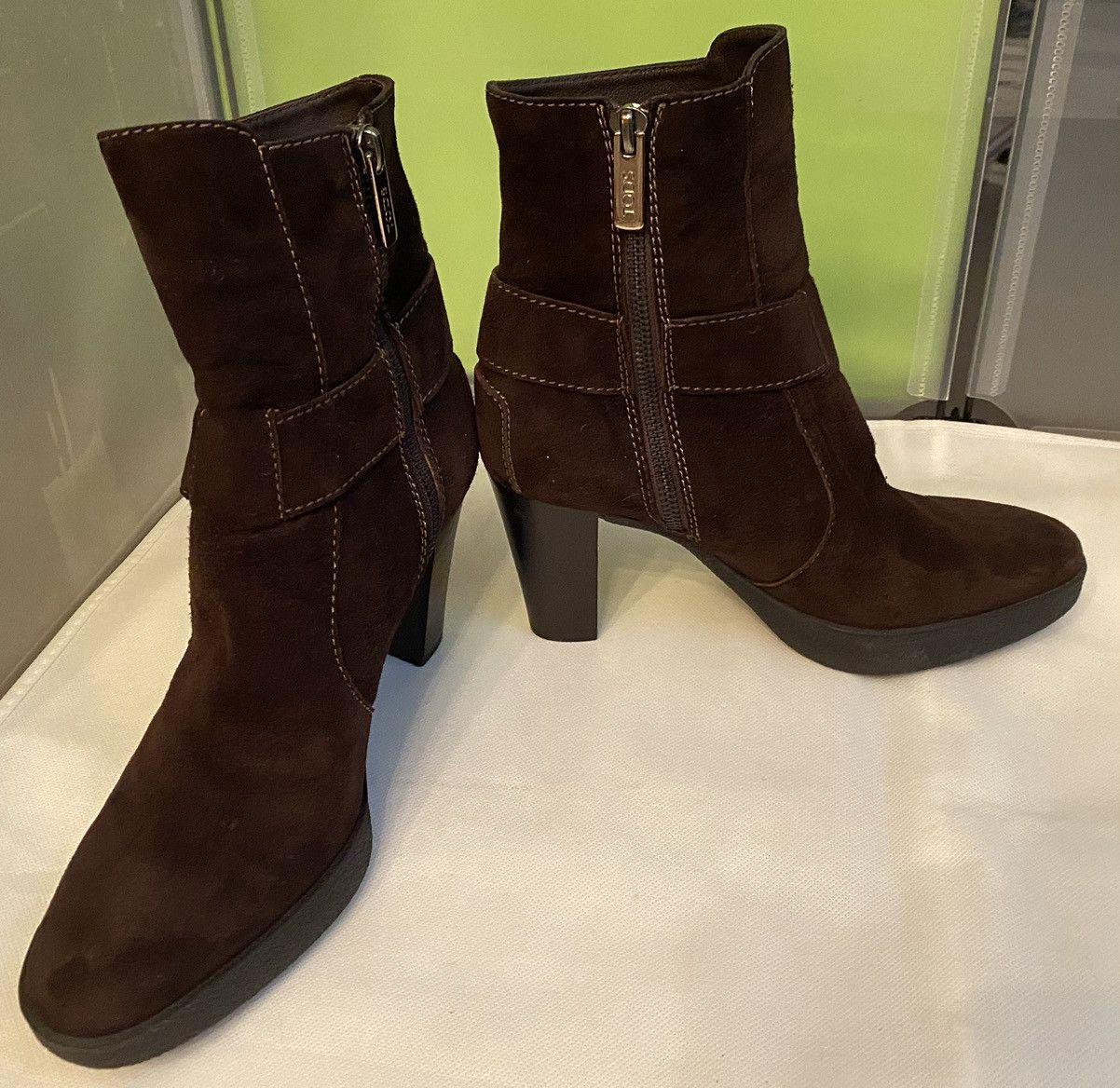 Tod's Tod’s 🇮🇹 brown suede medallion buckled ankle boots 6 UK VGC Size US 8.5 / IT 38.5 - 3 Thumbnail