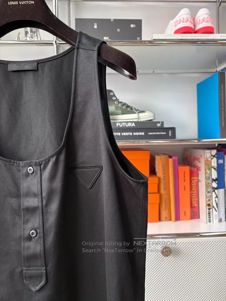Prada Prada Black round-neck triangle logo sleeveless top vest Size US XS / EU 42 / 0 - 2 Thumbnail