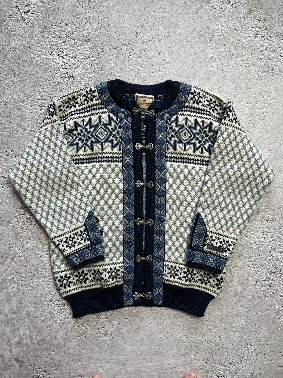 Dale of Norway Wool Cardigan M Nordic Pattern Silver Clasps
