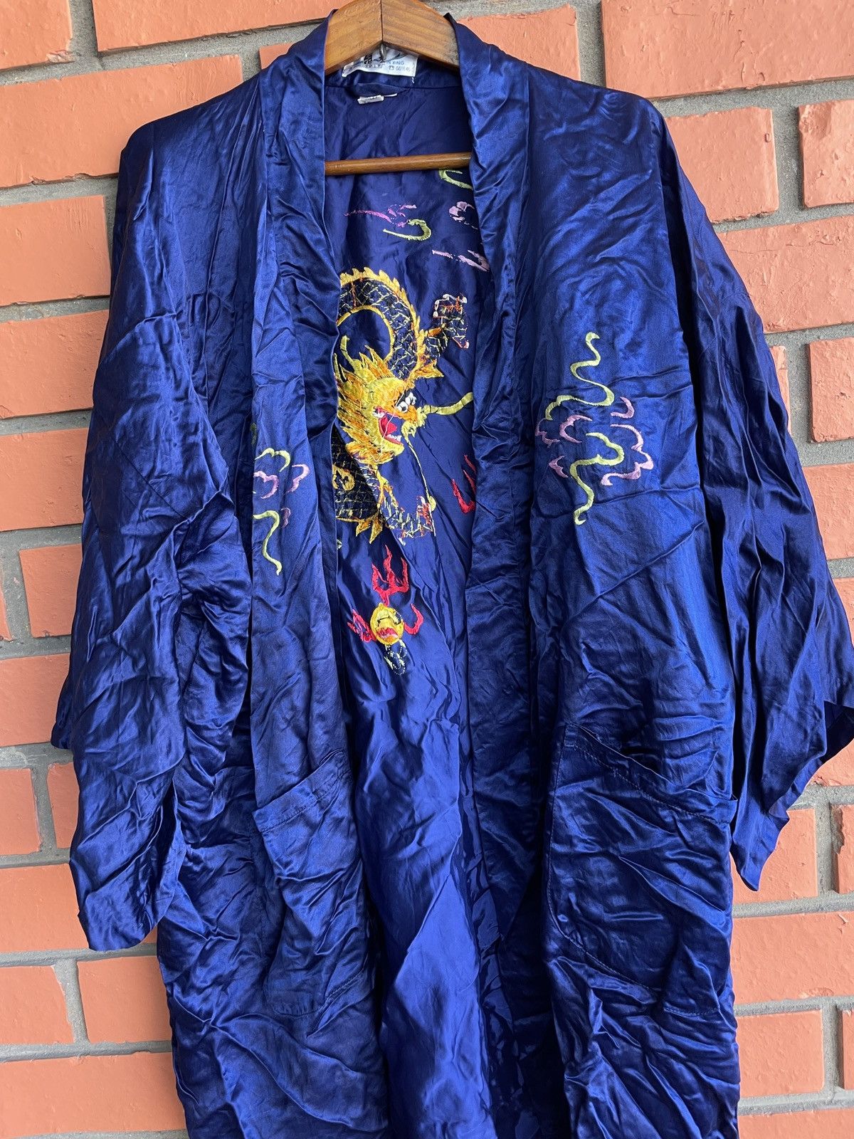 Vintage Vintage Kimono Embroidered sukajan Dragon Silk Rayon Robe Size US L / EU 52-54 / 3 - 3 Thumbnail