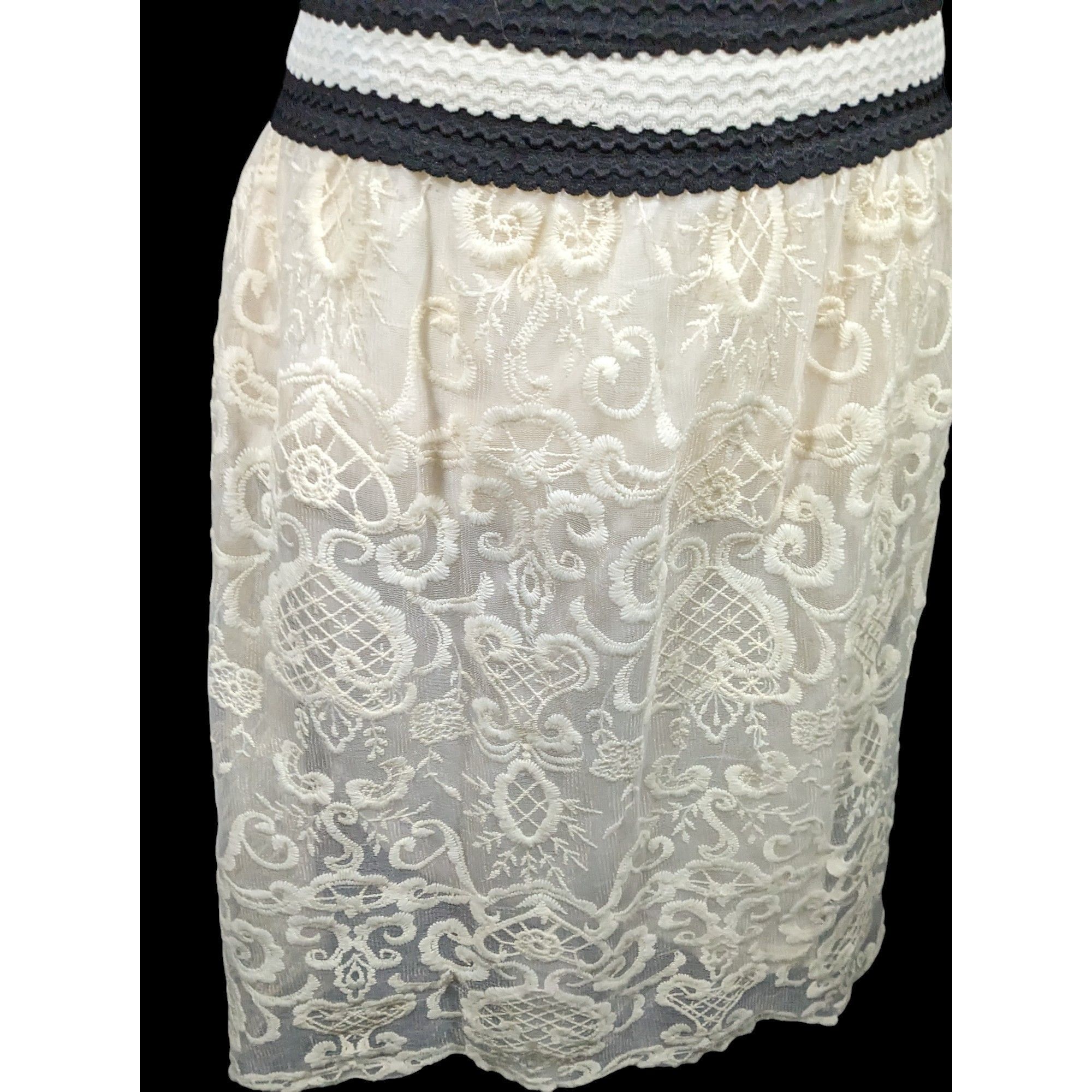 Other Jealous Tomato Coquette Heart Lace Skirt Size Small Size 26" / US 2 / IT 38 - 3 Thumbnail