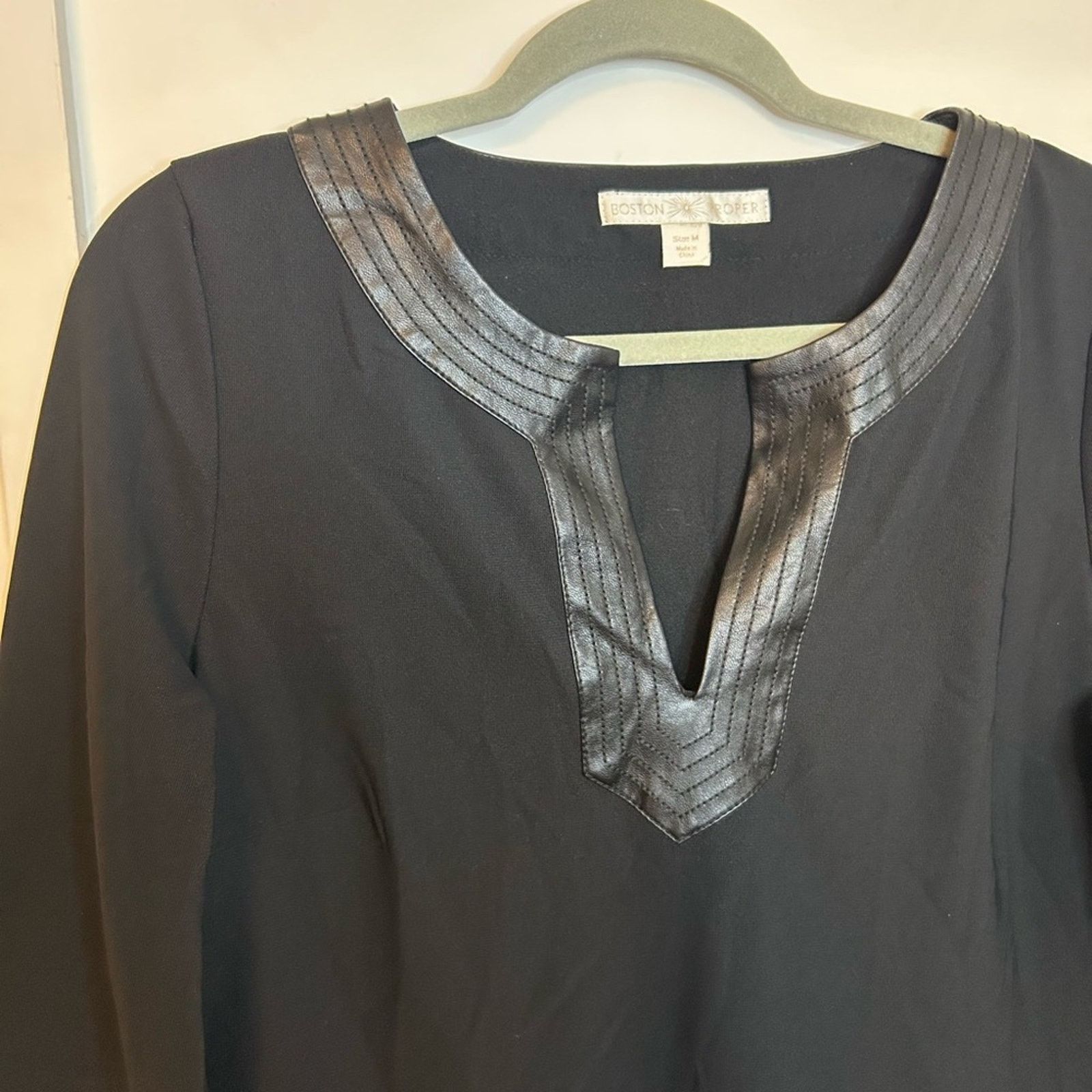 Boston Proper Boston Proper Black 3/4 Sleeve Faux Leather Trim Tunic Top Size M / US 6-8 / IT 42-44 - 6 Thumbnail
