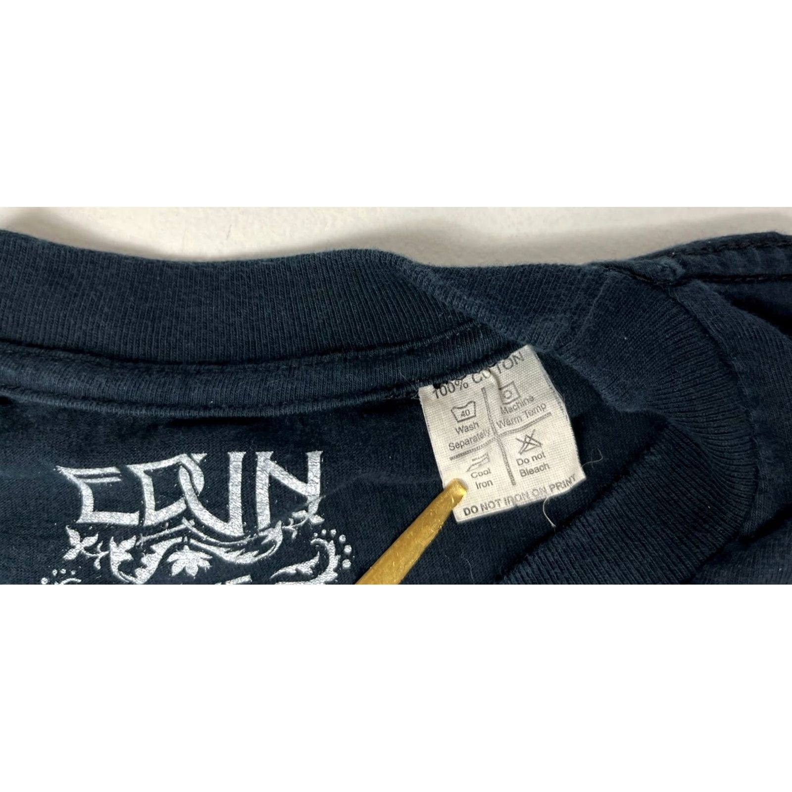 Vintage VINTAGE EDUN U2 Vertigo Tour 2005 T-Shirt Sz M Black Cotton Short Sleeve Crew Neck Unisex Adults Double-Sided Rock Music 2005 Vintage Size US M / EU 48-50 / 2 - 6 Thumbnail