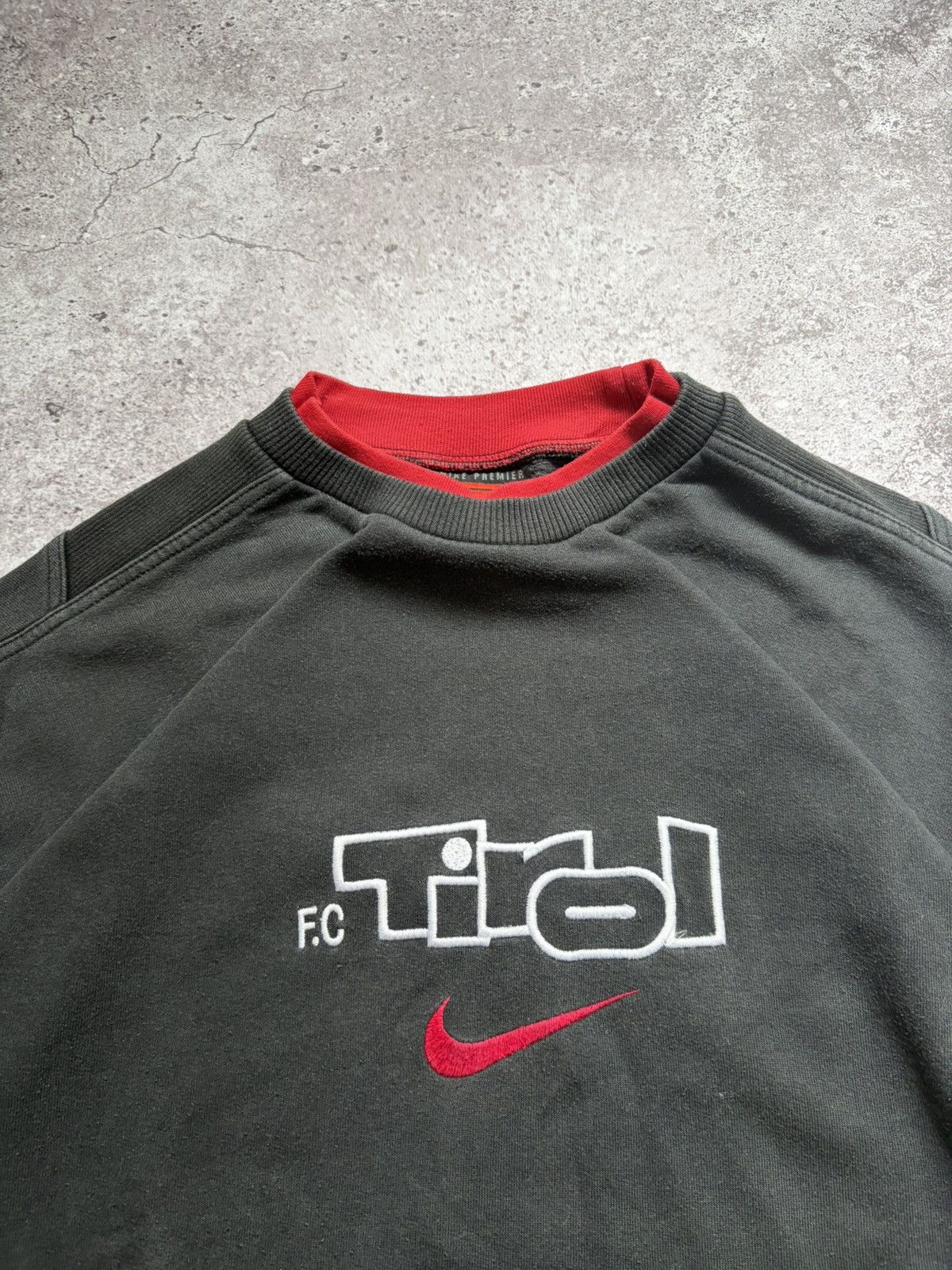 Nike Vintage Nike Tirol Football Faded Sweatshirt Size US L / EU 52-54 / 3 - 6 Thumbnail