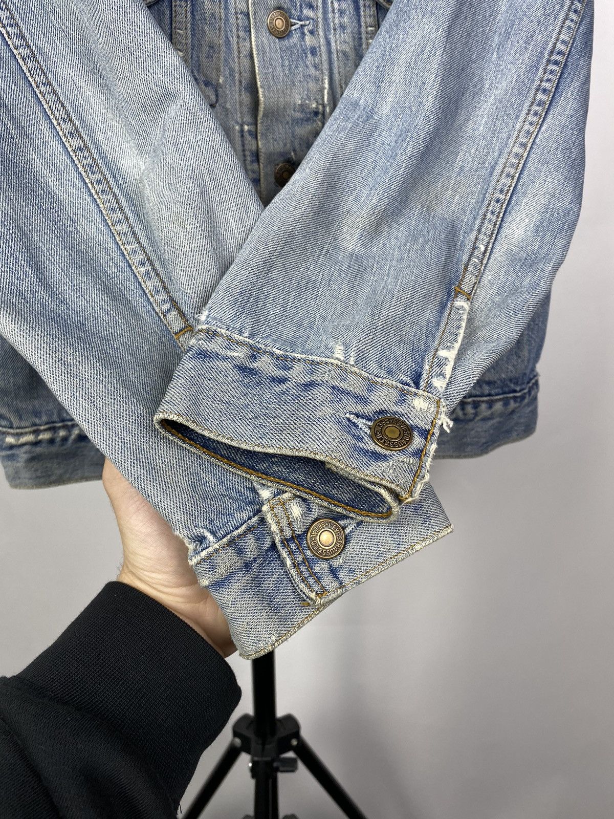 Jean × Levi's × Levi's Vintage Clothing Vintage 90's Distressed Levi's Trucker Denim Jacket Small Size US S / EU 44-46 / 1 - 9 Thumbnail