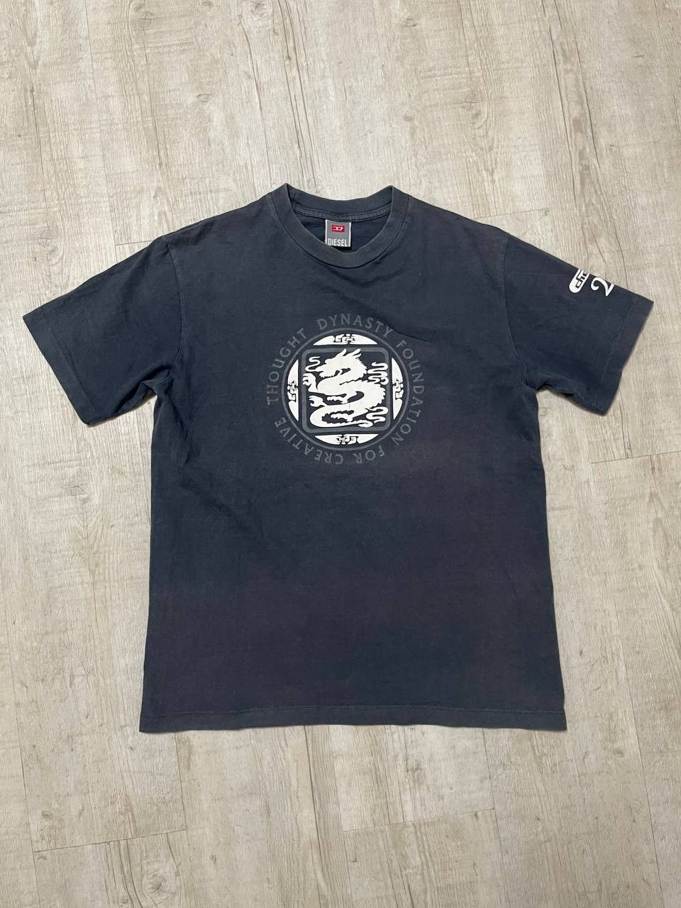 Diesel Diesel vintage y2k dragon t-shirt M sz Size US M / EU 48-50 / 2 - 1 Thumbnail