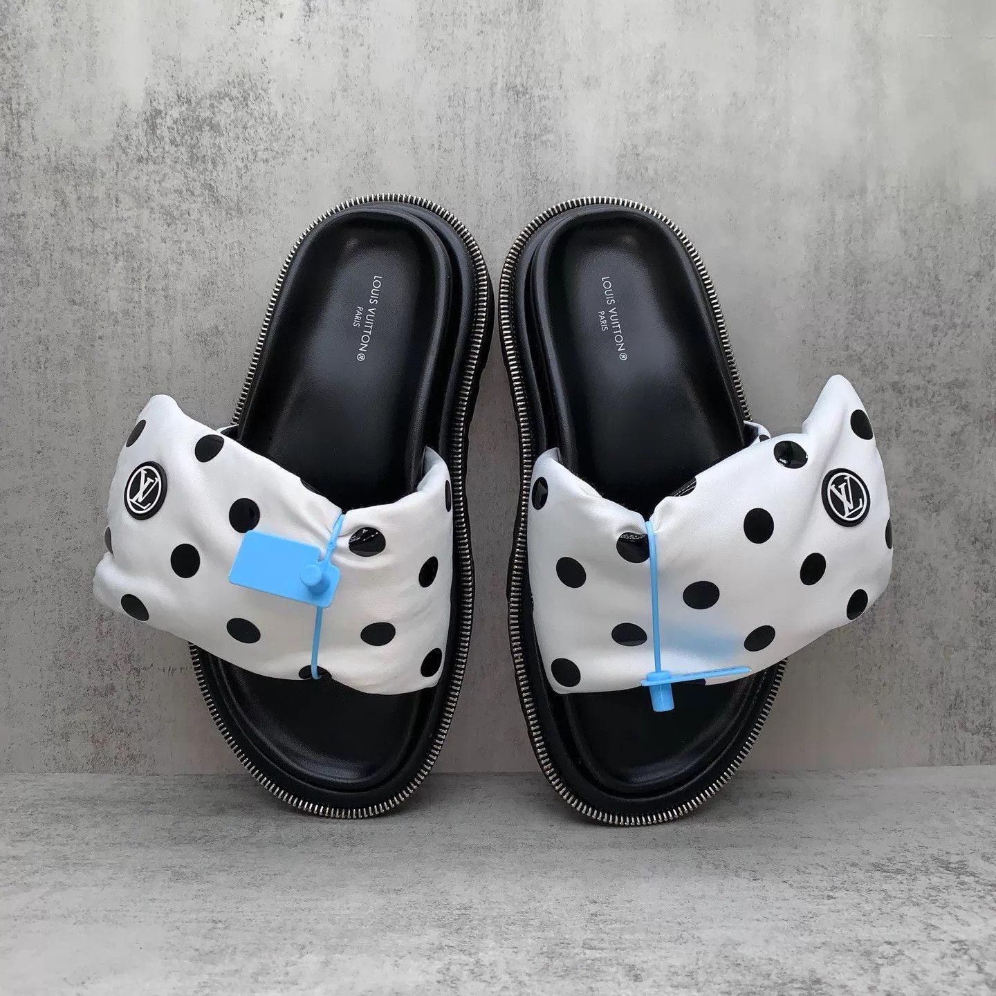 Louis Vuitton LV Black Polka Dot Velcro Puffy Slides 36 (98N, OB) Size US 5.5 / IT 35.5 - 6 Thumbnail