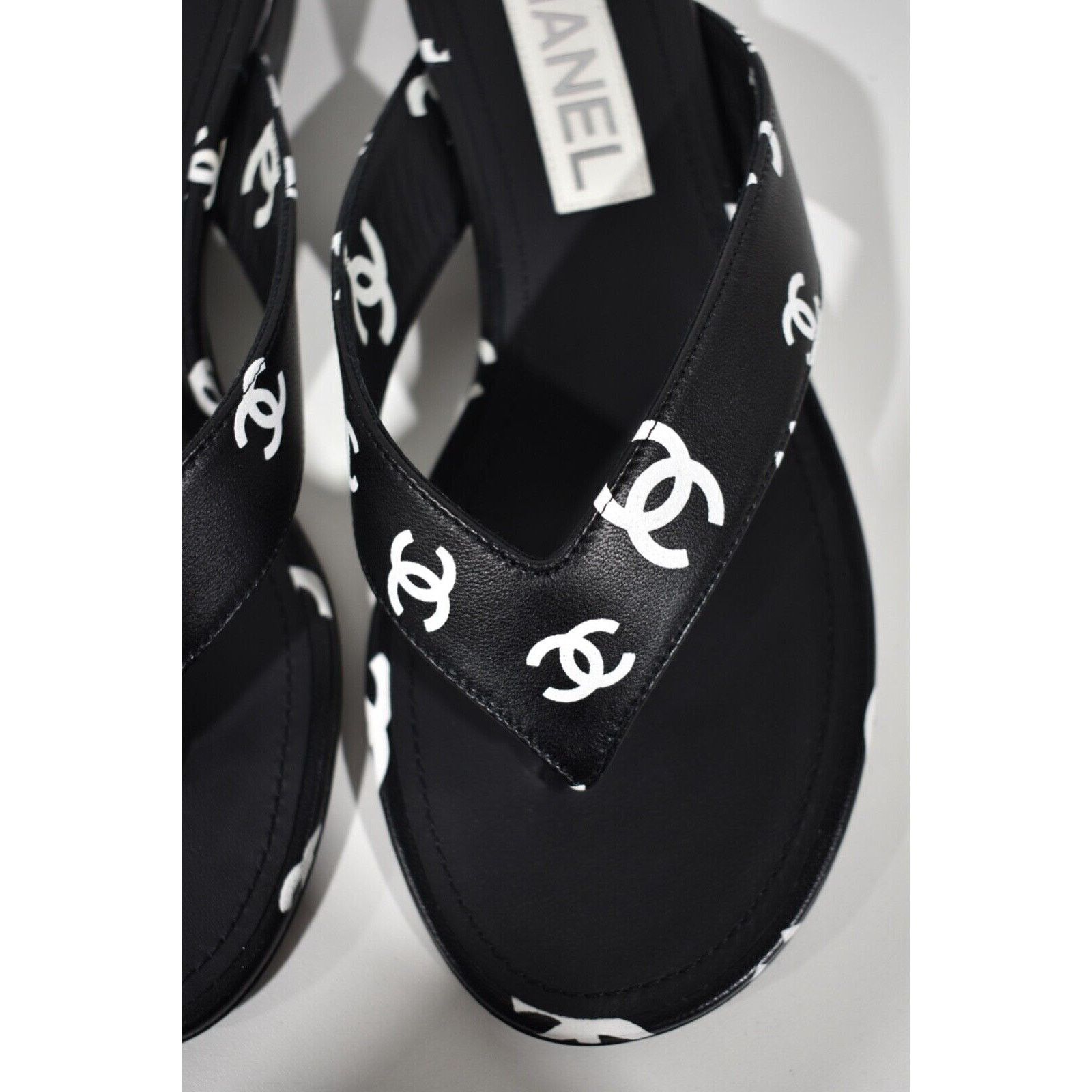 Chanel Chanel 22S Black White Printed Lambskin CC Logo Size US 8 / IT 38 - 5 Thumbnail