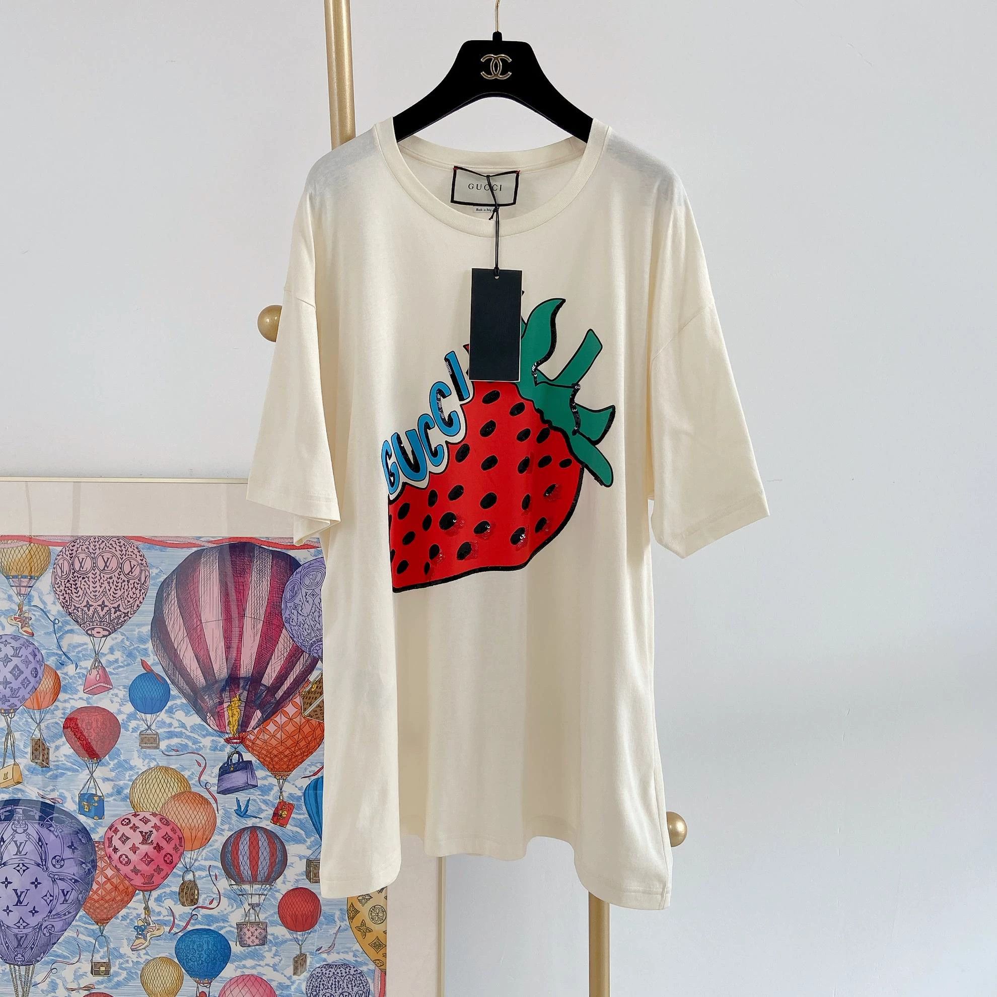 Gucci Gucci Sequin Strawberry Tee L tagged Size US L / EU 52-54 / 3 - 1 Thumbnail