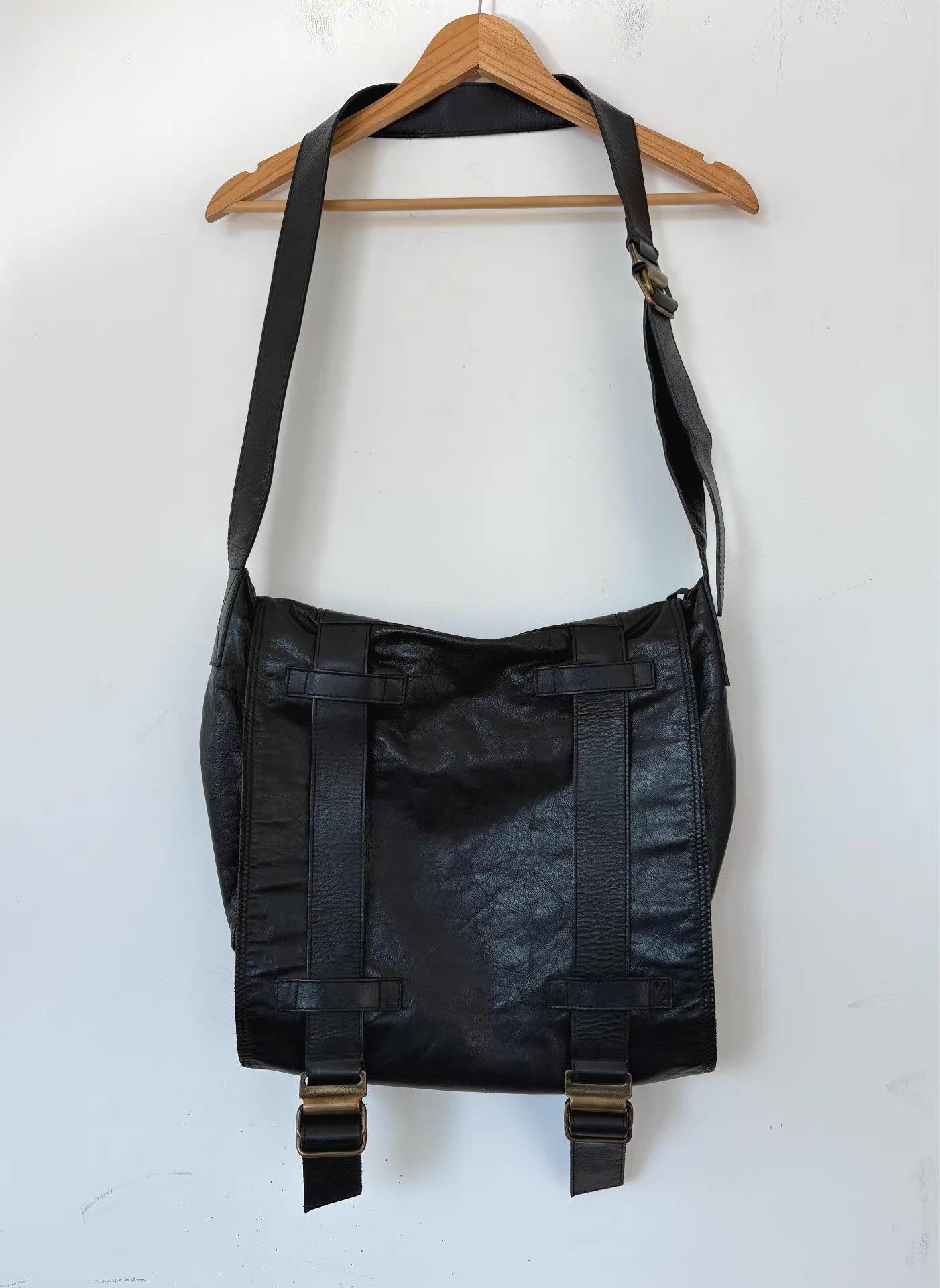 Ann Demeulemeester Ann Demeulemeester Black Cowhide Messenger Bag Ｑ21 Size 34 - 2 Thumbnail