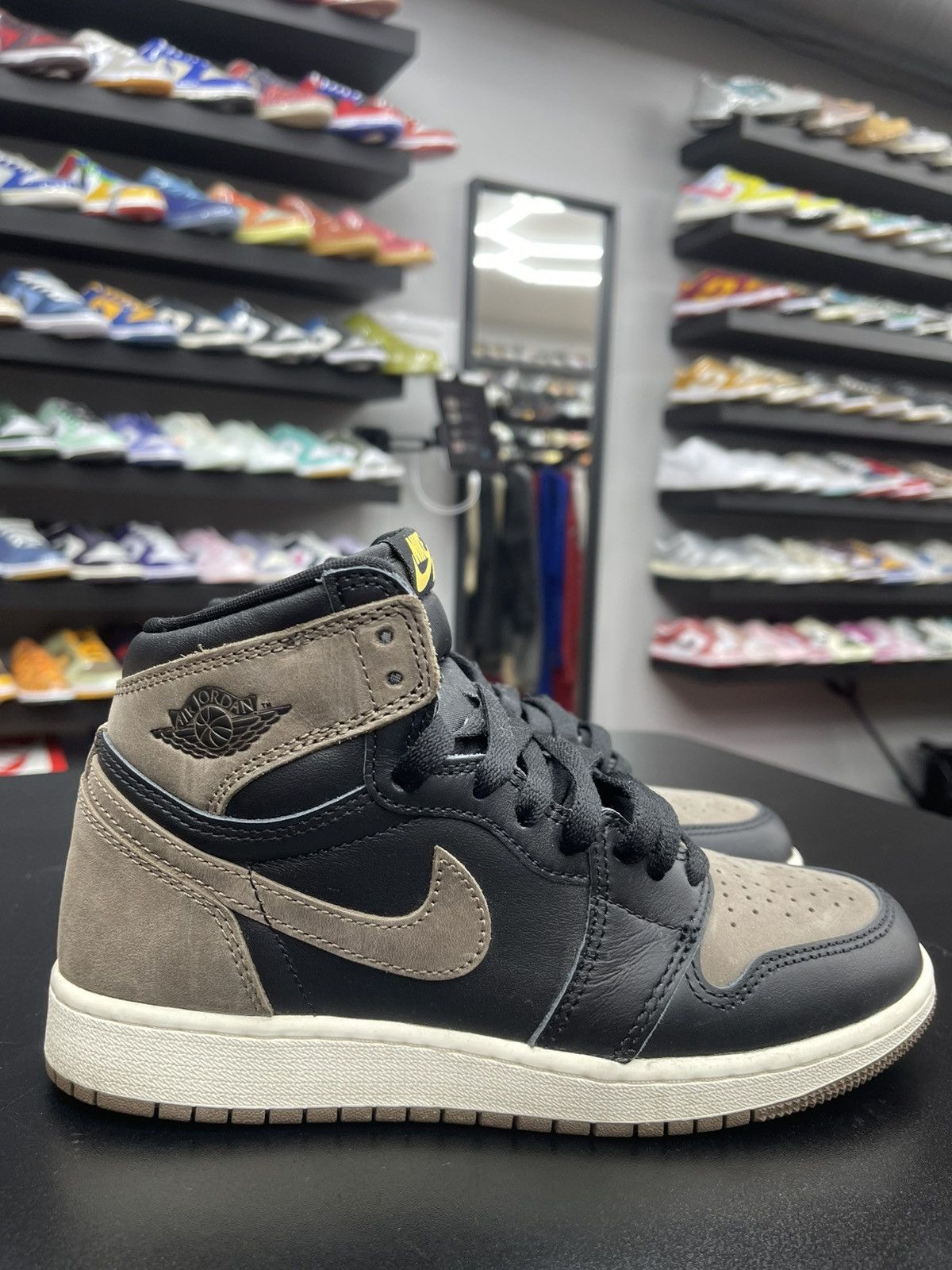 Jordan Brand Size 4.5y - Jordan 1 Palomino Gently Used OG All! Size US 5 / EU 37 - 3 Thumbnail