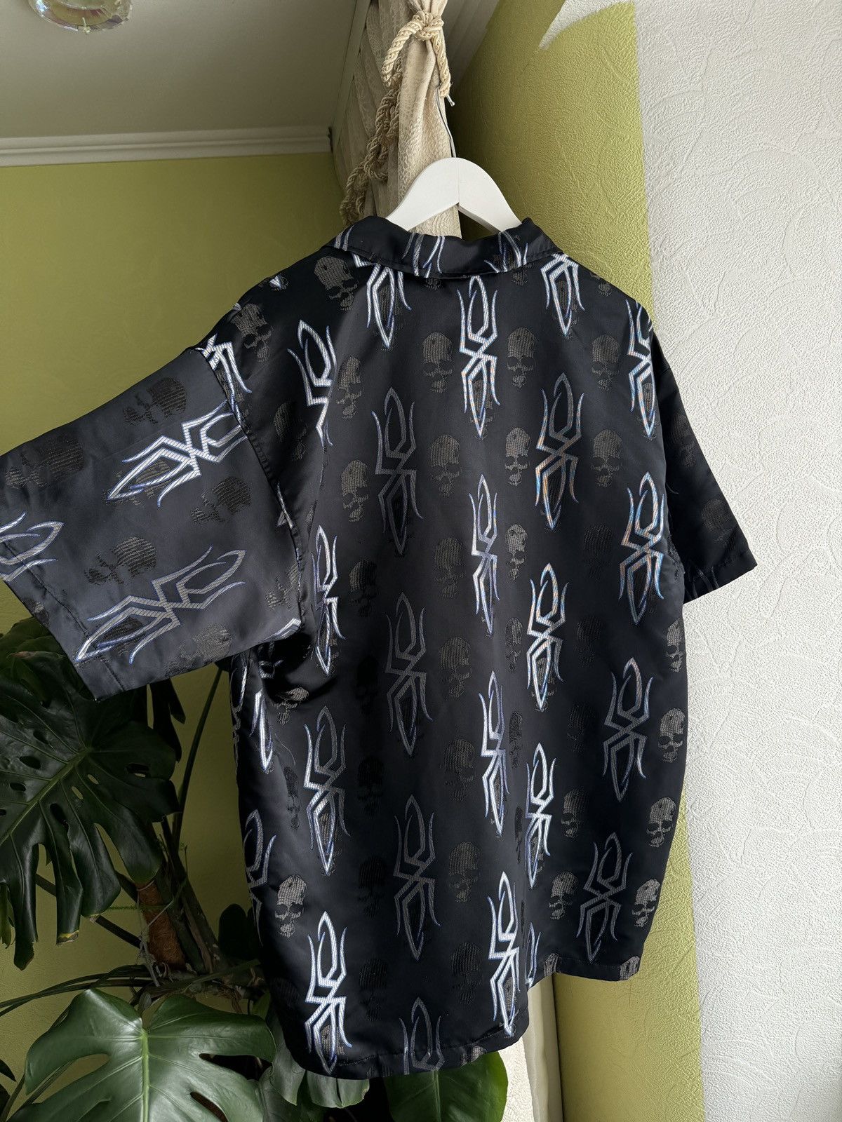 Japanese Brand Vintage Y2K Tribal Skull Short Sleeve Shirt Rave Avant Garde Size US L / EU 52-54 / 3 - 9 Thumbnail