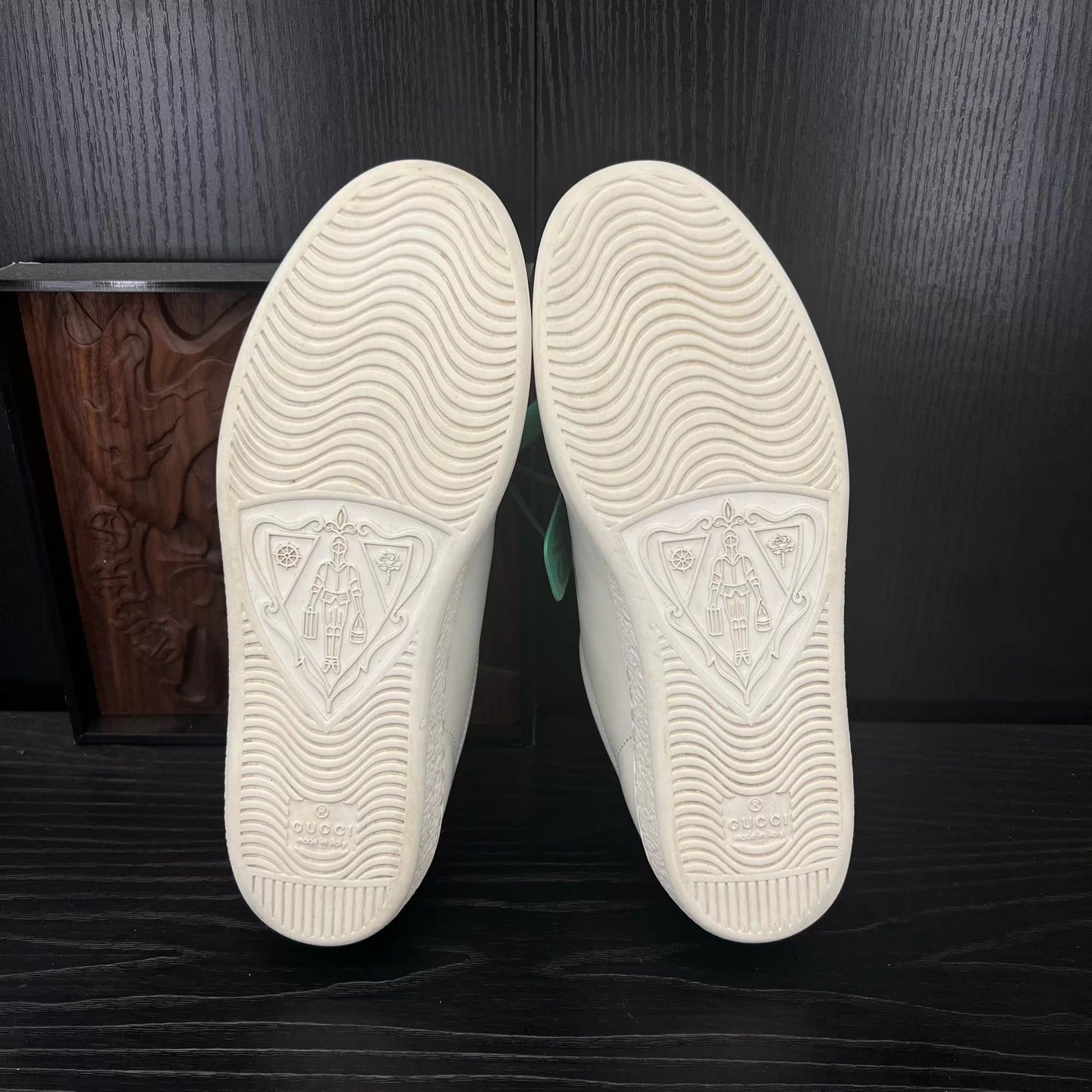 Gucci Gucci Ace White & Gray 37.5 Worn 2x Like New Com Box Size US 7 / IT 37 - 7 Thumbnail