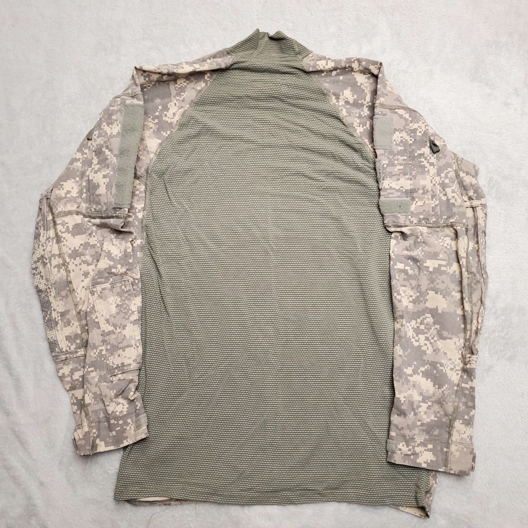 Vintage Massif Army Combat Shirt Shirt Mens S Green Camo Long Sleeve Breathable Camouflage Shirt Mens Small Green Camo Massif Mountain Gear Company Size US S / EU 44-46 / 1 - 8 Thumbnail