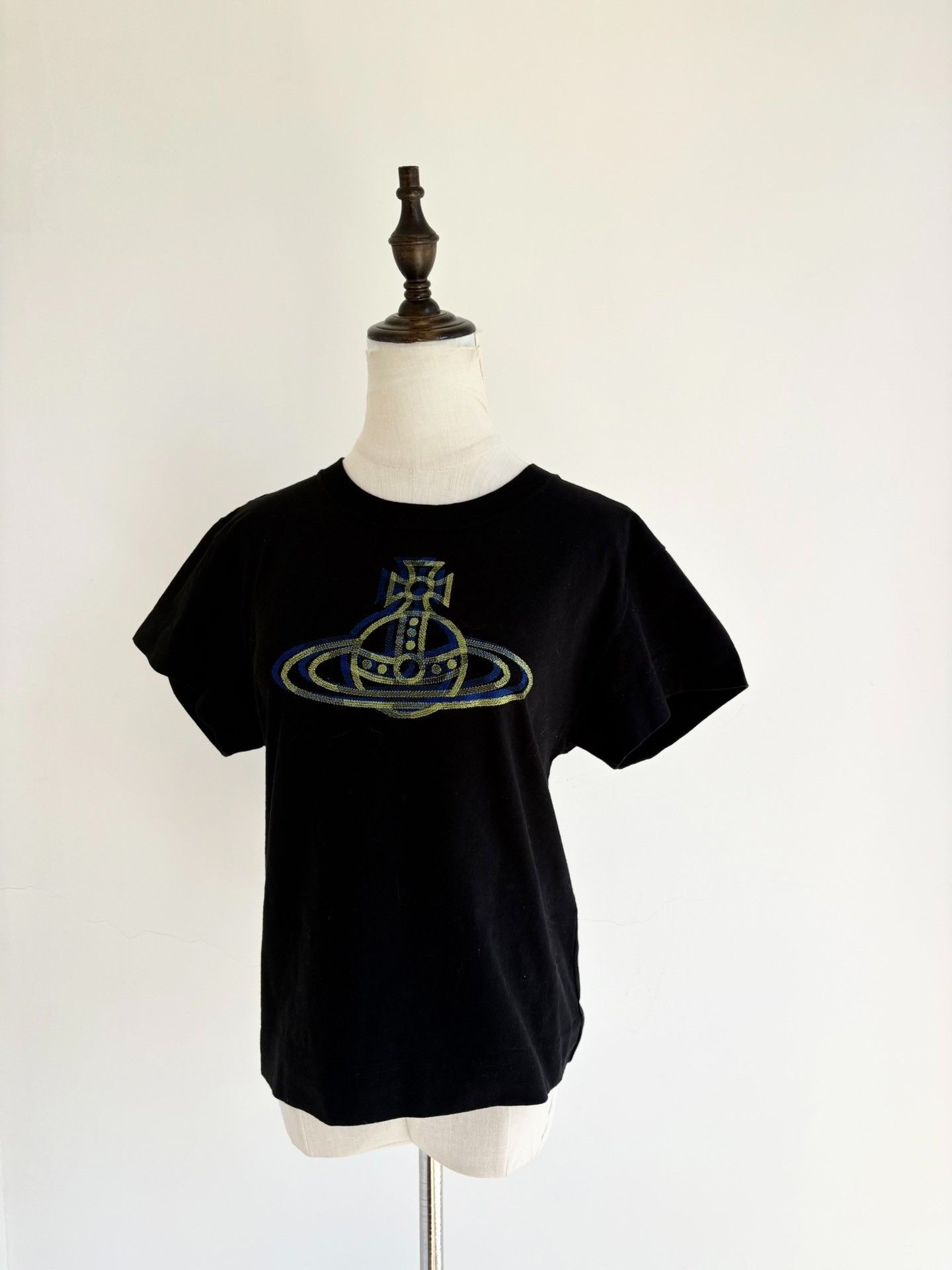 Vivienne Westwood Vivienne Westwood Black Saturn Short Sleeve Size XS / US 0-2 / IT 36-38 - 1 Thumbnail