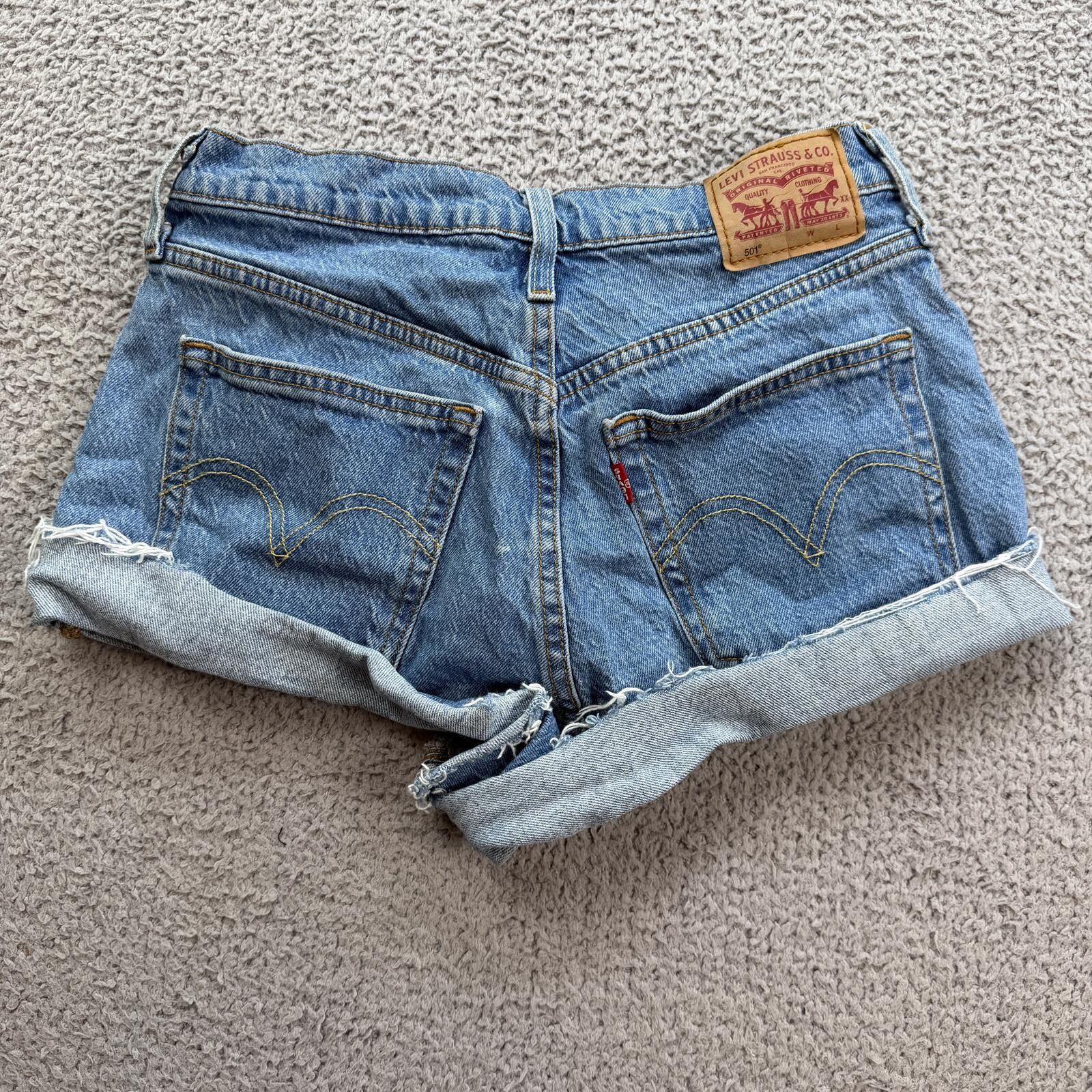 Levi's Levis 501 Womens Denim Cut Off Jean Shorts 28W Light Wash Size 28" / US 6 / IT 42 - 2 Thumbnail