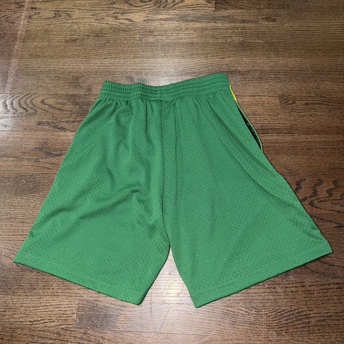 Mitchell & Ness NWT Mitchell & Ness Supersonics Swingman Shorts Mens SM Size US 30 / EU 46 - 7 Thumbnail