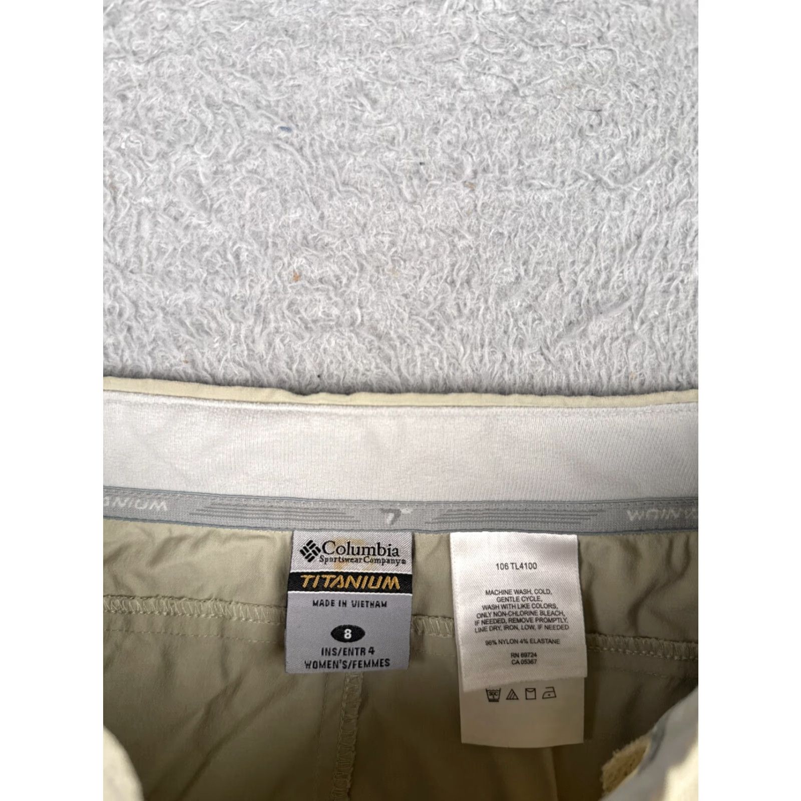 Vintage VINTAGE Columbia Women's Shorts 8 Beige Utility Nylon Blend Zip Pockets Hiking Camp 32x4 Size 27" / US 4 / IT 40 - 7 Thumbnail