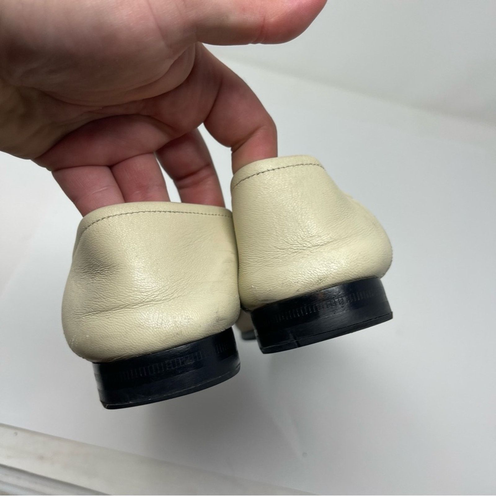 Gucci GUCCI Brixton Leather Horsebit Loafers in Mystic White 37.5 Size US 7.5 / IT 37.5 - 11 Thumbnail
