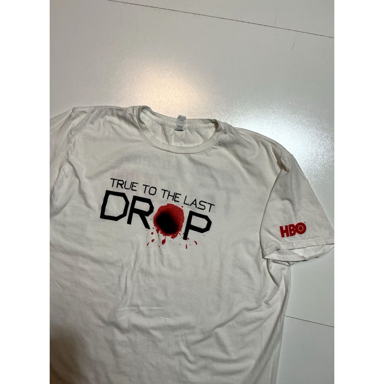 Anvil VINTAGE HBO True Blood 2014 Comic Con True To The Last Drop Graphic S/S T-Shirt XL Men White Graphic Shirt XL Mens White True Blood Comics 2010s Size US XL / EU 56 / 4 - 4 Thumbnail