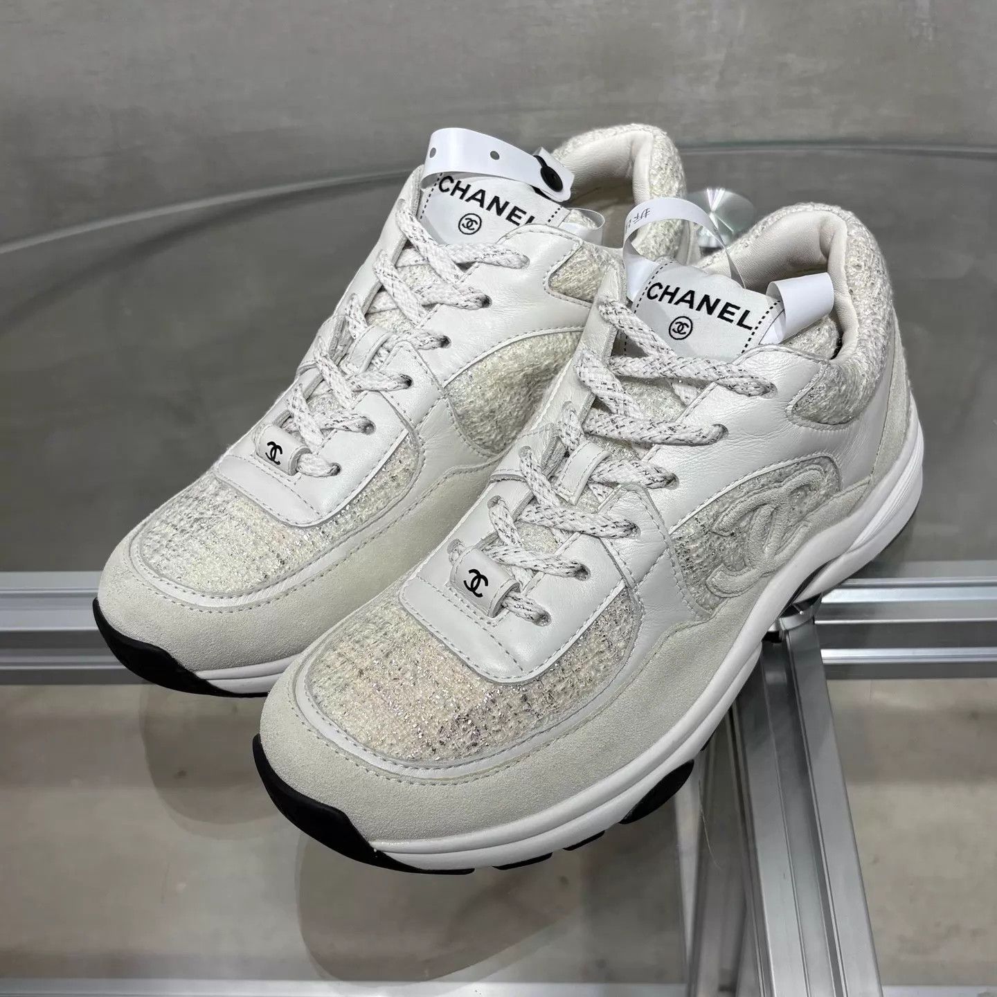 Chanel Chanel CC Logo Snow White Sneakers Women's 37.5 Size US 7 / IT 37 - 2 Thumbnail
