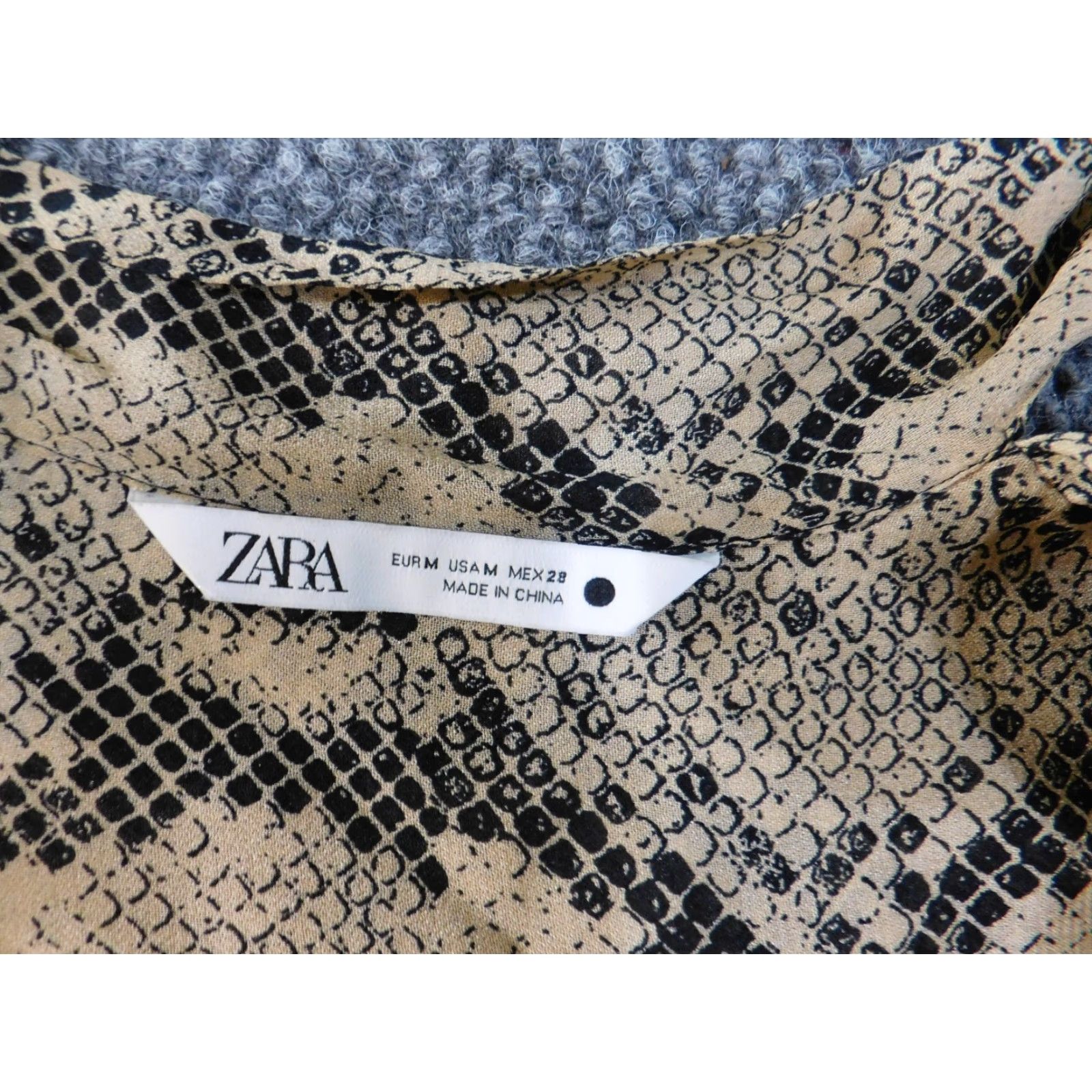 Zara Zara Womens Button-Up Top M Beige Animal Print V-Neck Long Sleeve Regular Knit Cotton Polyester Modern Basic Womens Size M / US 6-8 / IT 42-44 - 6 Thumbnail