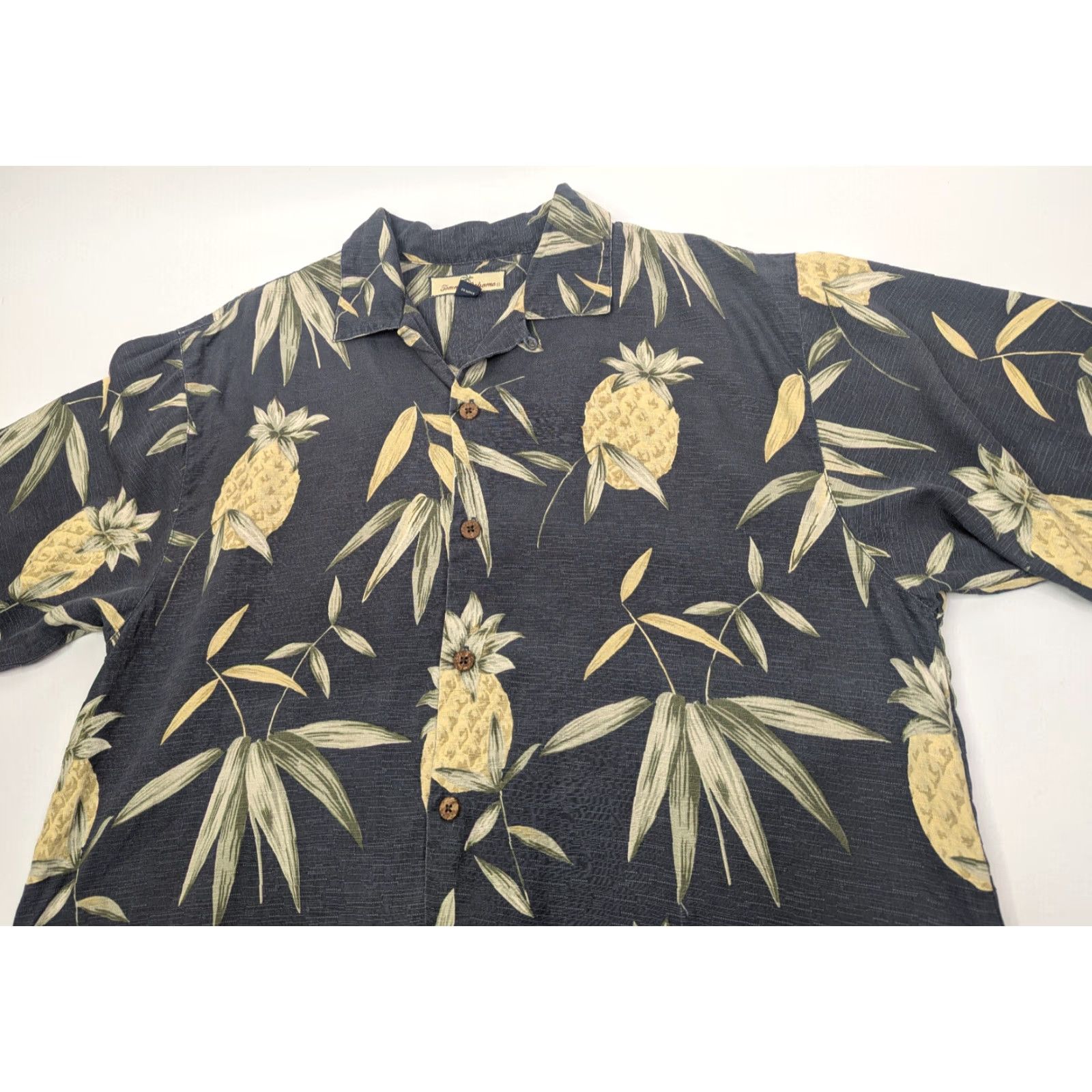 Tommy Bahama VINTAGE Tommy Bahama Pineapple Print Silk Camp Hawaiian Shirt Loop Collar Size Medium Size US M / EU 48-50 / 2 - 5 Thumbnail