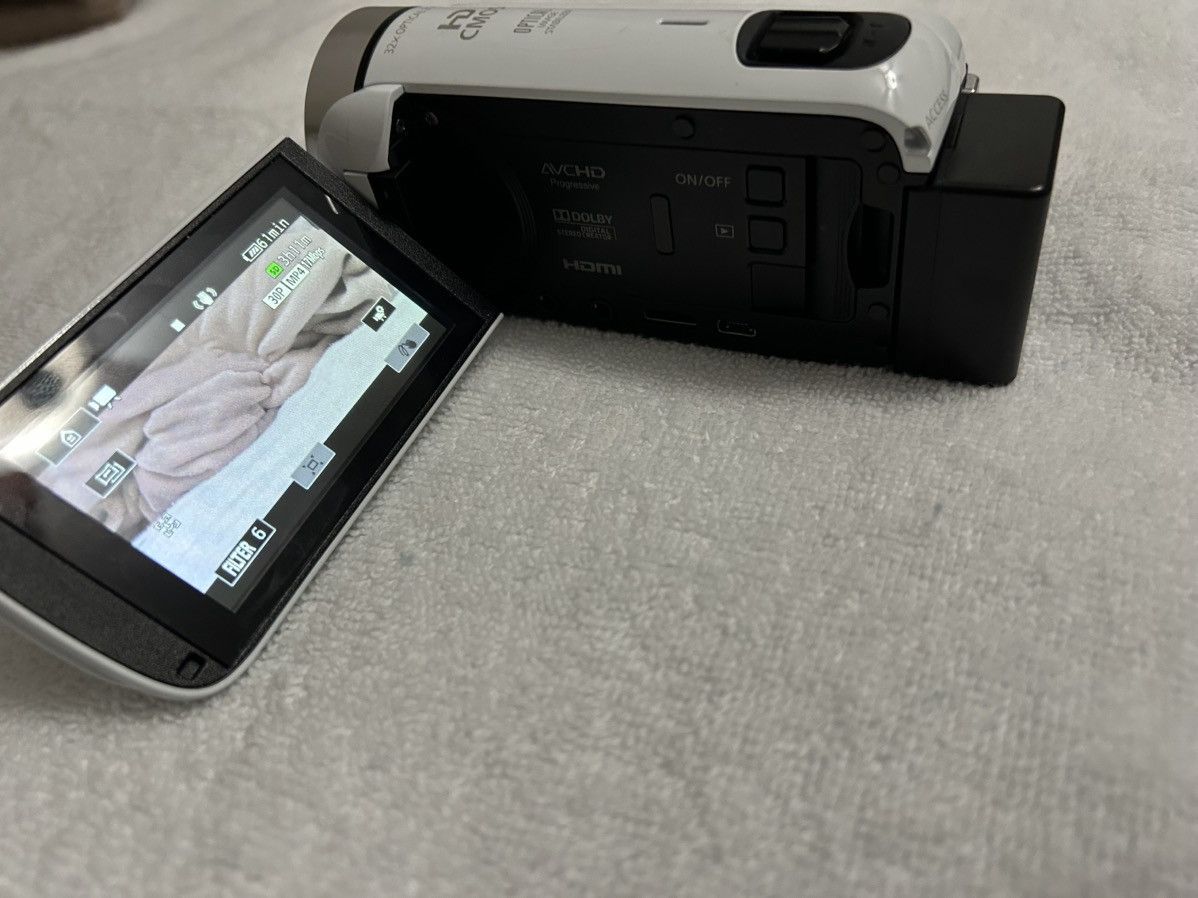 Canon Digital camera ( Canon Vixia HF R600 Camcorder) Size ONE SIZE - 4 Thumbnail