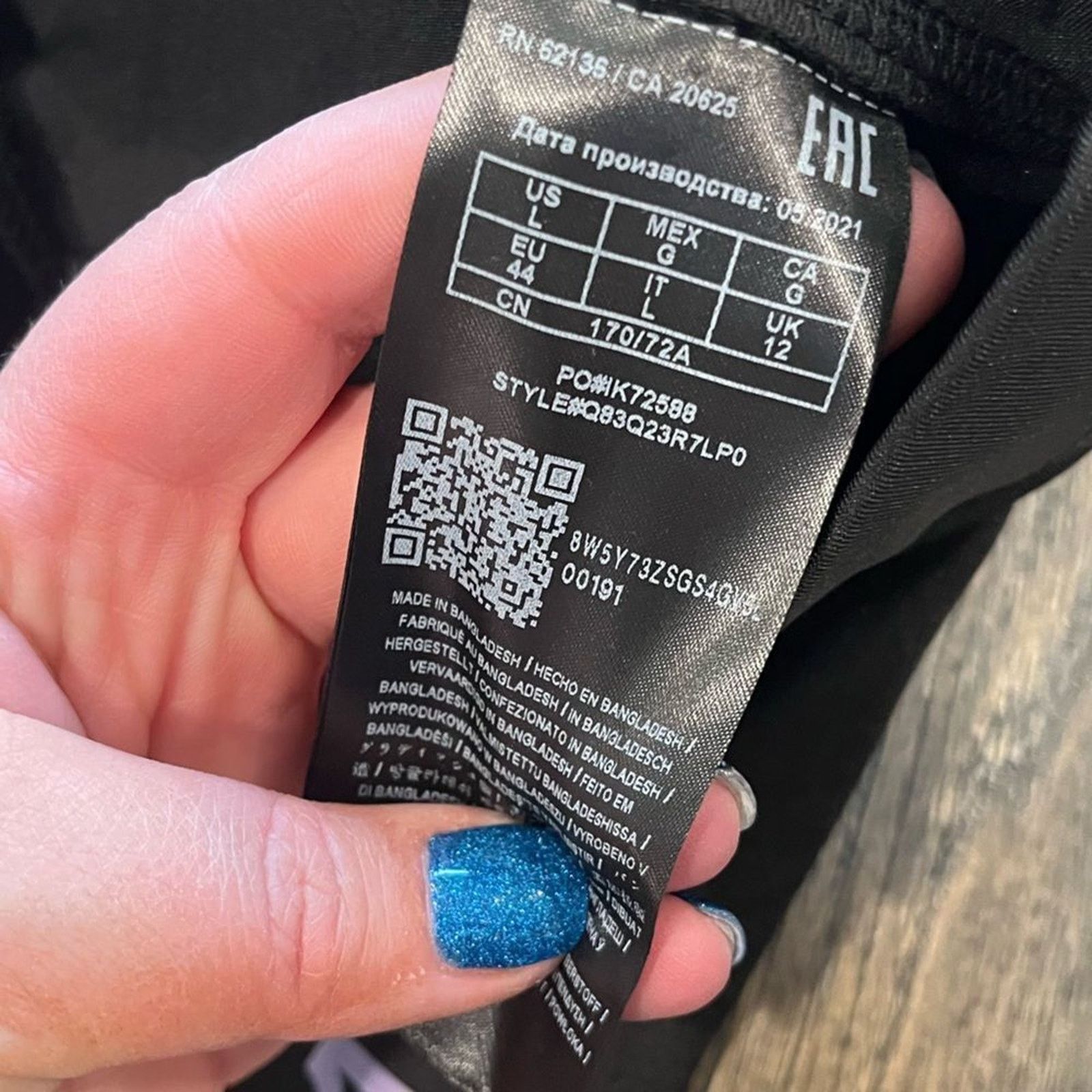Guess NWOT Guess Black Cropped Capri Leggings Logo Print Size L Size 31" - 6 Thumbnail
