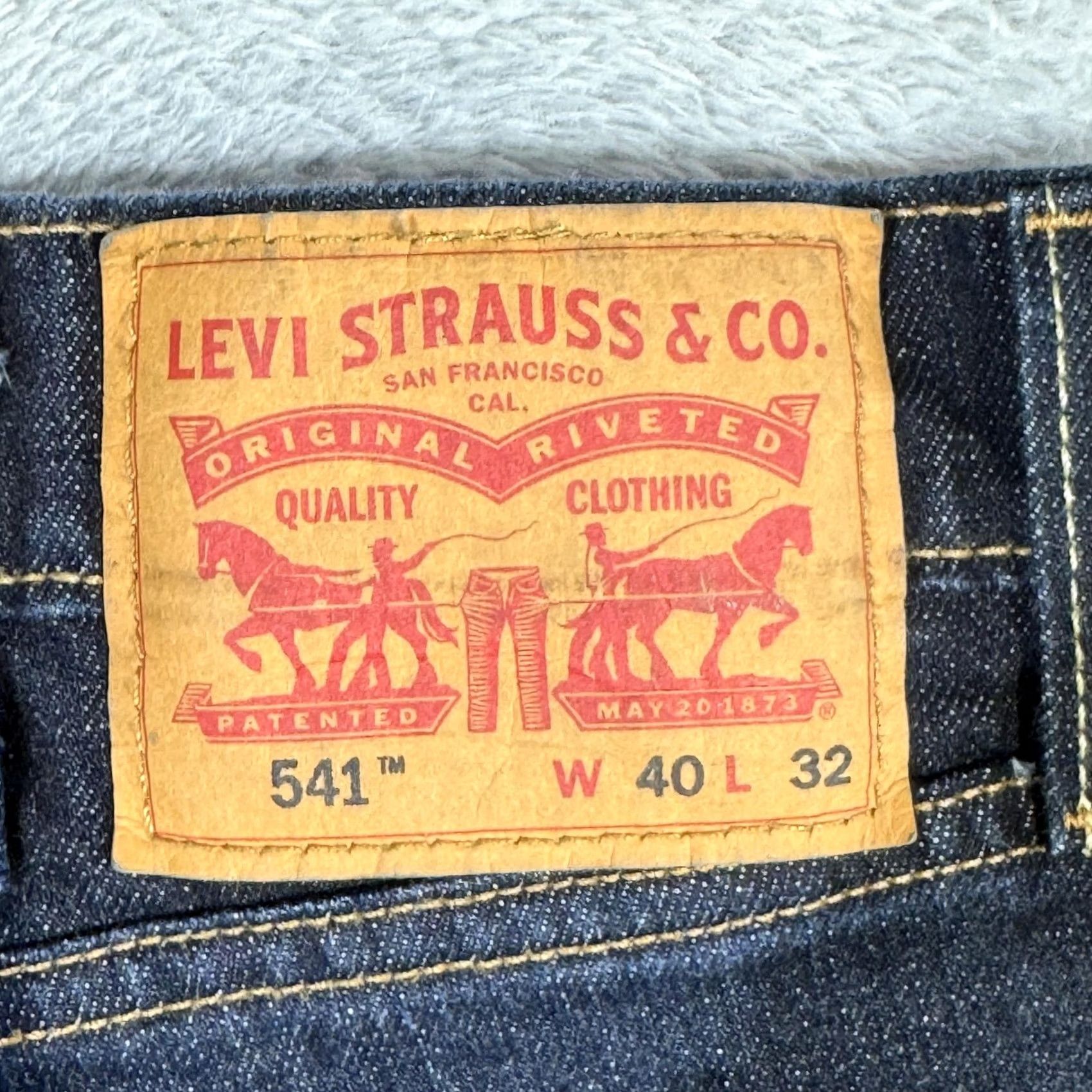 Levi's VINTAGE Levis 541 Jeans Mens 40x32 Blue Dark Wash Athletic Fit Tapered Stretch Denim Size US 40 / EU 56 - 3 Thumbnail