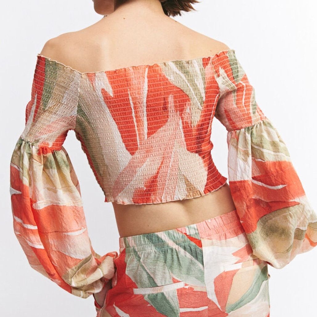 H&M H&M Smocked Off the Shoulder Top Cropped Floral Medium Size M / US 6-8 / IT 42-44 - 4 Thumbnail