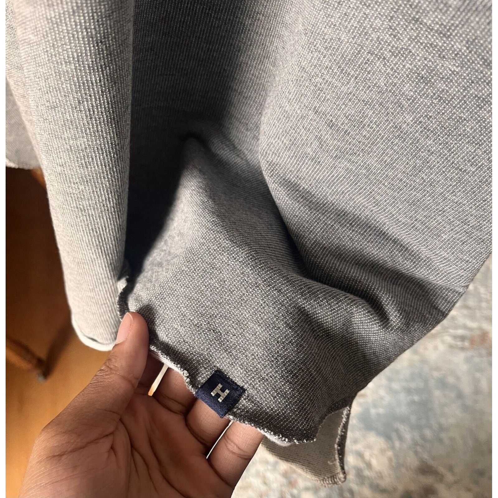Tommy Hilfiger VINTAGE TOMMY HILFIGER LONG SLEEVE GREY CREWNECK SWEATSHIRT Size US L / EU 52-54 / 3 - 5 Thumbnail