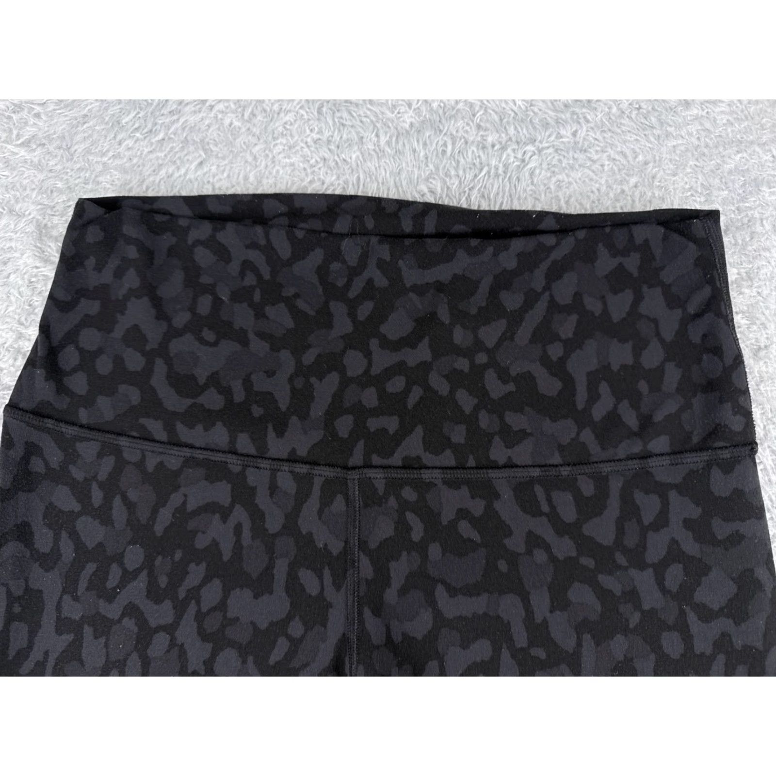 Lululemon Lululemon Align Cropped Pants Women 8 Gray Black Camo 21" Inseam Yoga Cross-Training Athleisure — Ladies Regular Size Type Size 30" / US 8 / IT 44 - 4 Thumbnail