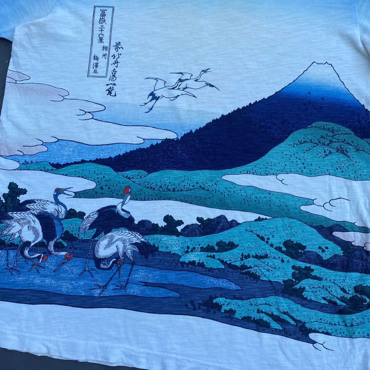 Uniqlo RARE ‼️ Hokusai Blue Size US XL / EU 56 / 4 - 2 Thumbnail