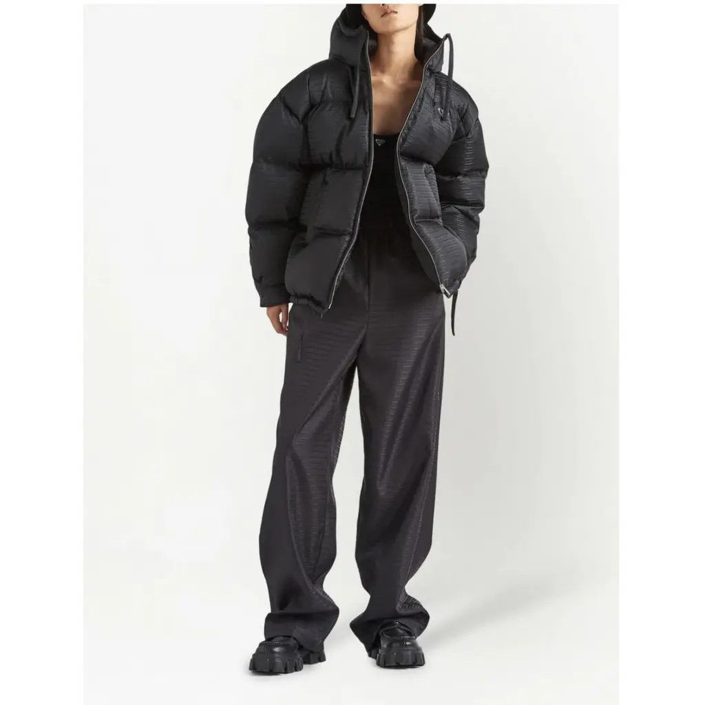 Prada o1mt1gz0925 Logo-Jacquard Hooded Re-Nylon Down Jacket Black Size M / US 6-8 / IT 42-44 - 7 Thumbnail