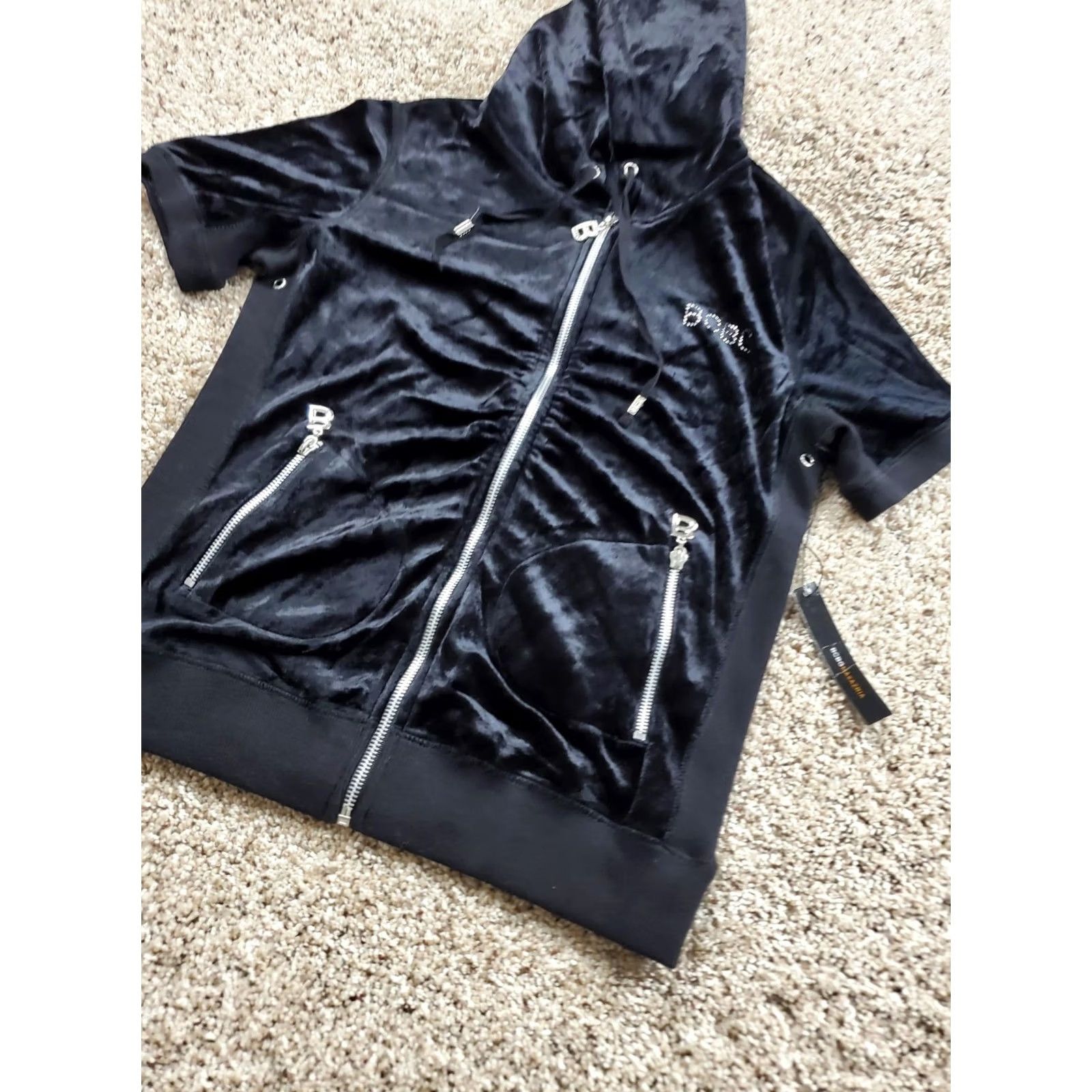 Bcbgmaxazria BCBGMAXAZRIA Tracksuit Womens M Black Velour Hoodie Capri Pants NWT Short Sleeve Set Size M / US 6-8 / IT 42-44 - 3 Thumbnail