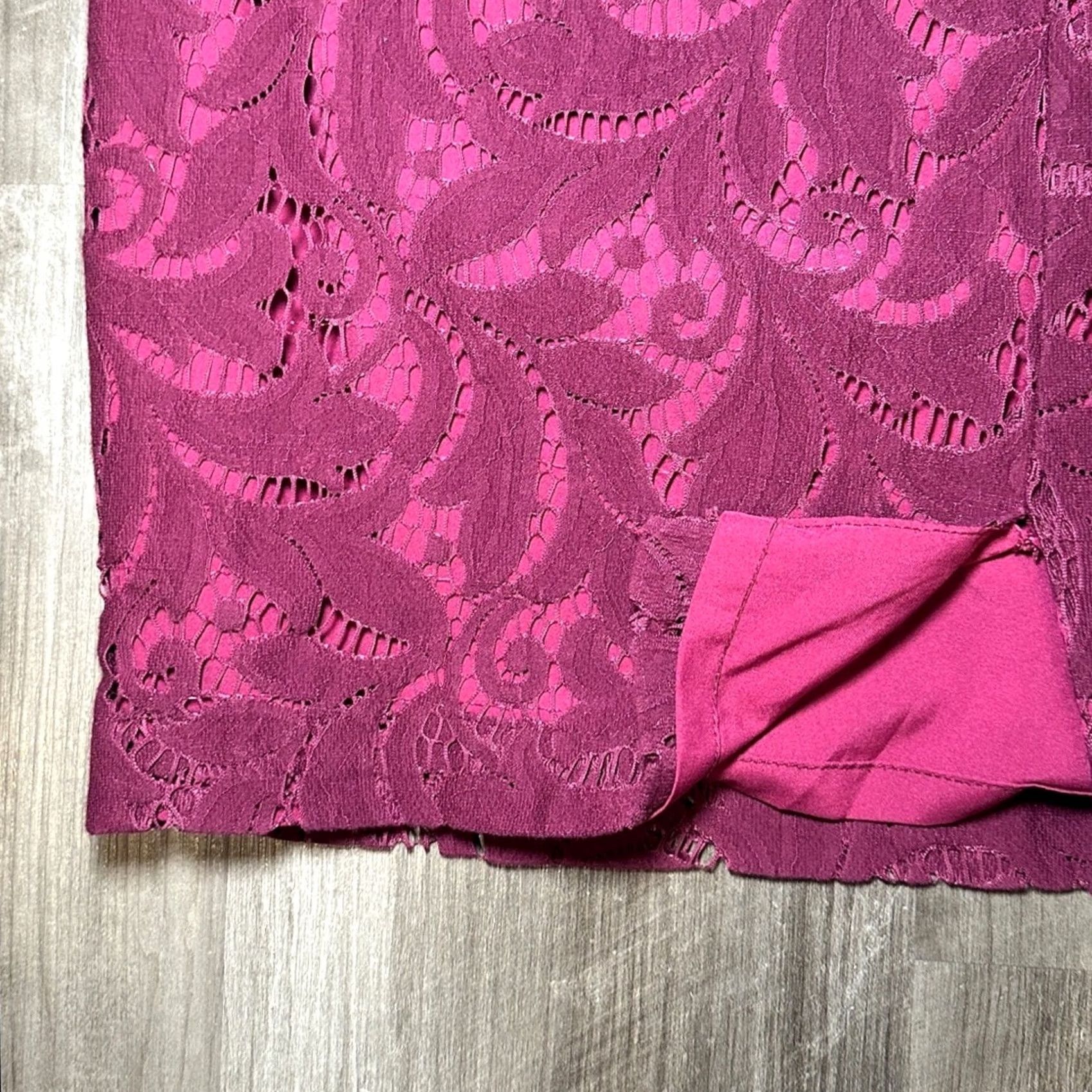 Vintage CAbi Plumberry Frolic Lace Overlay Pencil Skirt - 6, Purple, Women, Knee Length, Regular, Straight & Pencil, Skirt, 31" Waist (Size 6) Size 28" / US 6 / IT 42 - 4 Thumbnail