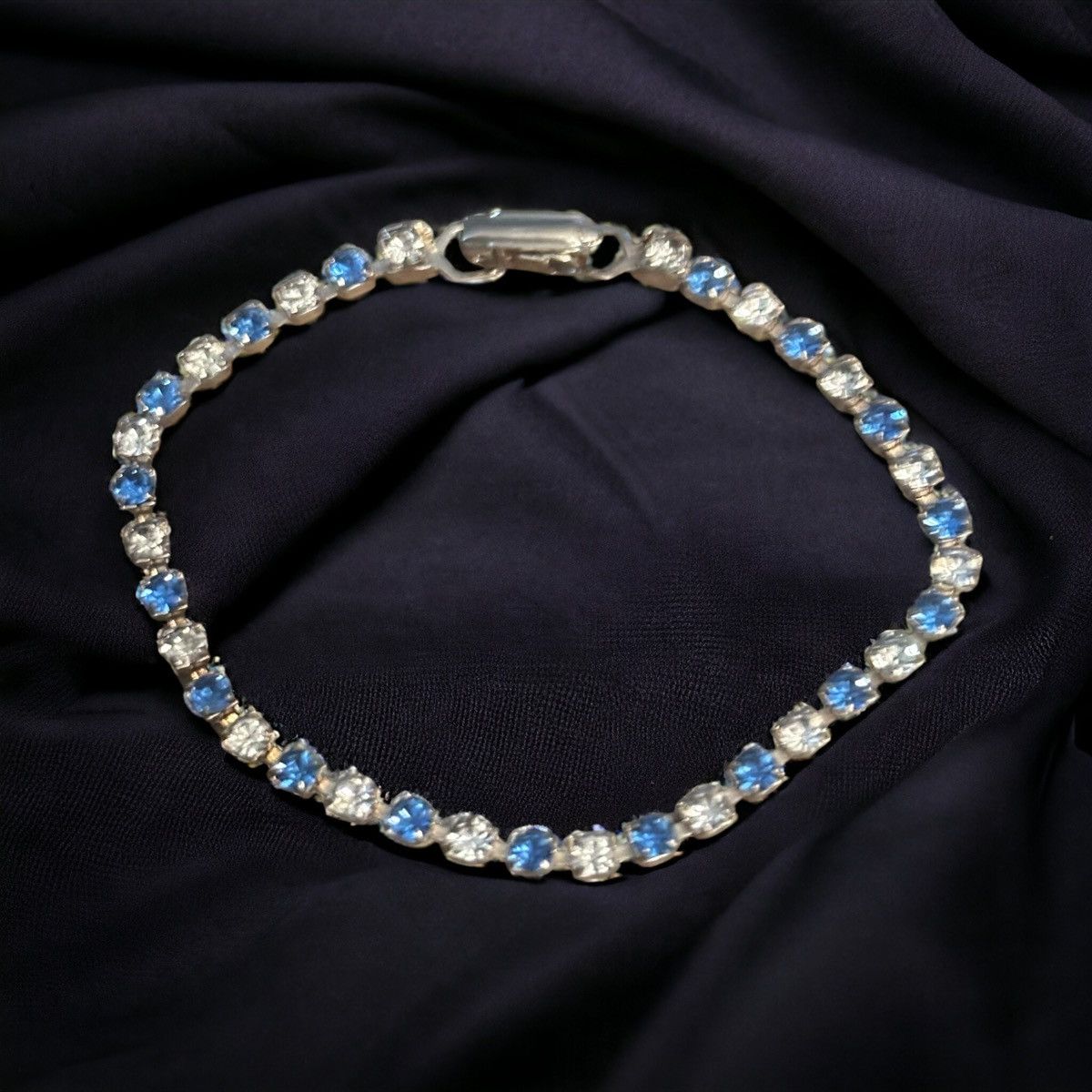 Vintage Vintage blue and clear tennis bracelet Size ONE SIZE - 1 Thumbnail