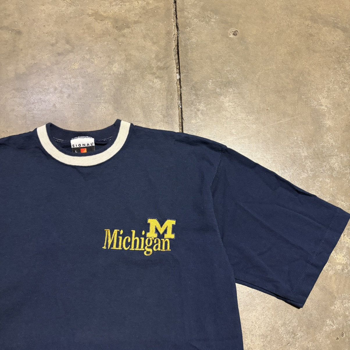 Vintage Vintage Michigan Wolverines T Shirt Ringer College 90s USA Size US L / EU 52-54 / 3 - 5 Thumbnail