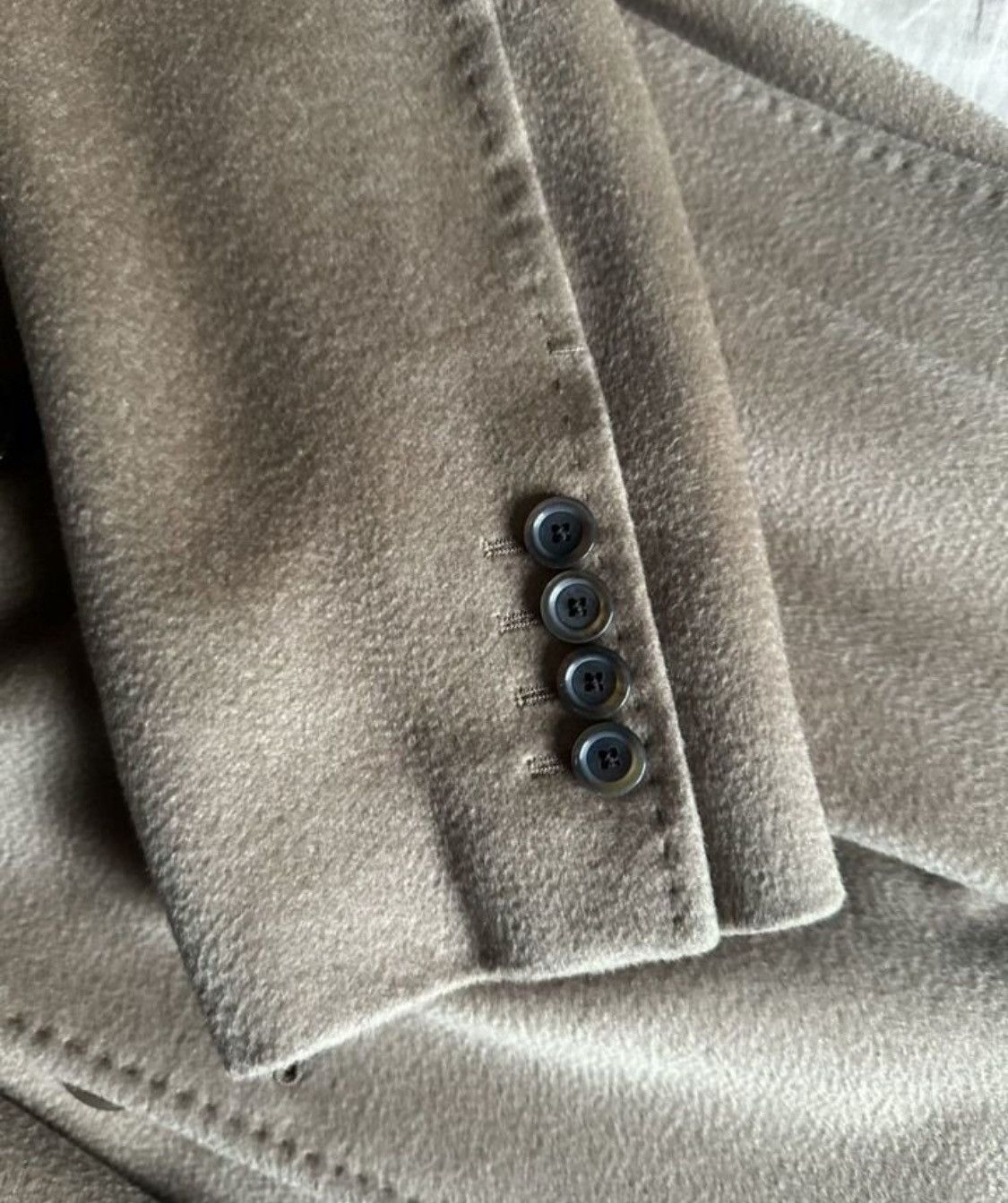 Louis Vuitton Louis Vuitton Double Breasted Wool Logo LV Button Heavy Coat Size US M / EU 48-50 / 2 - 3 Thumbnail