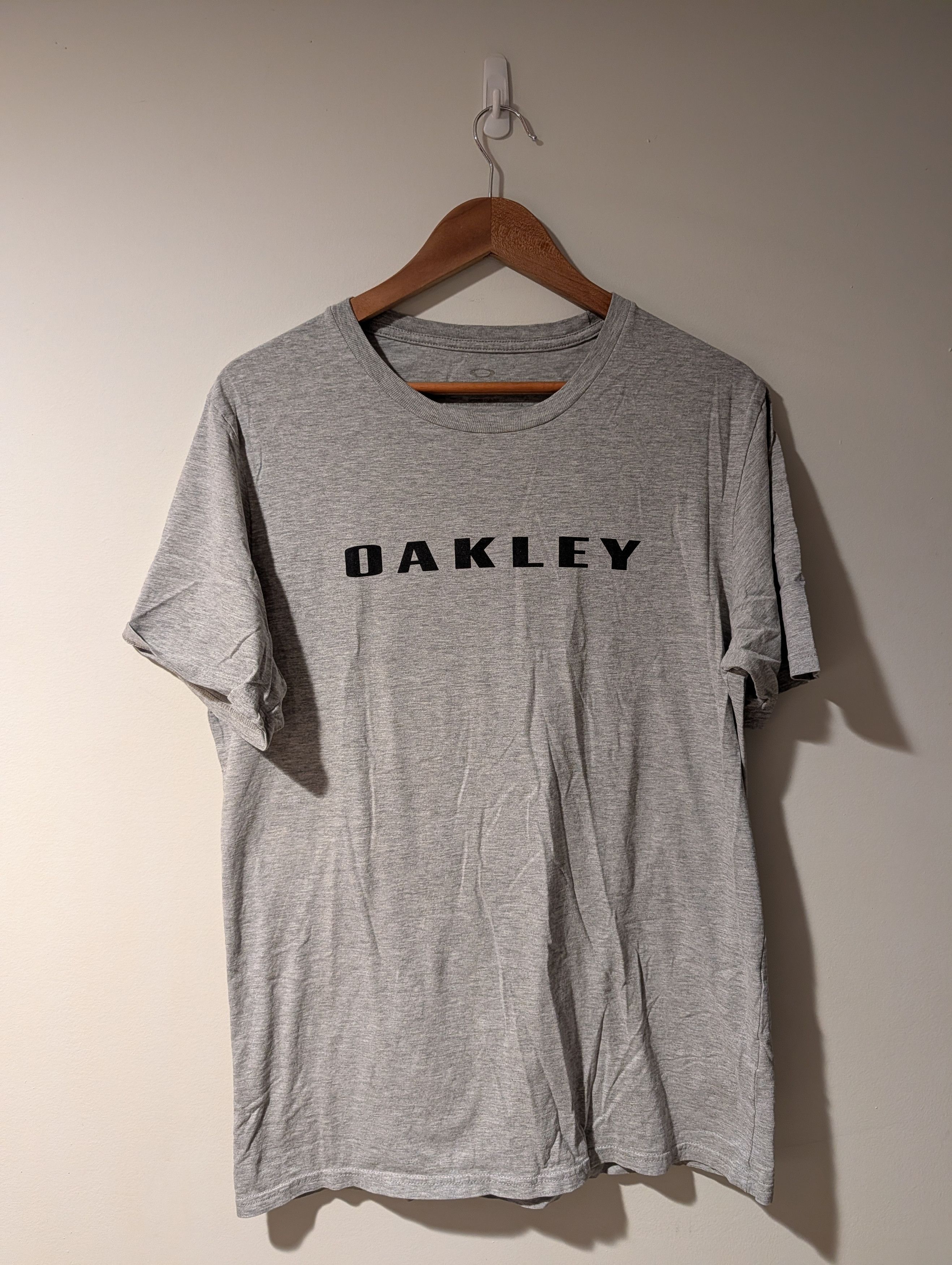 Oakley Vintage Oakley Spell Out Logo Gray Large T-Shirt Size US L / EU 52-54 / 3 - 1 Thumbnail