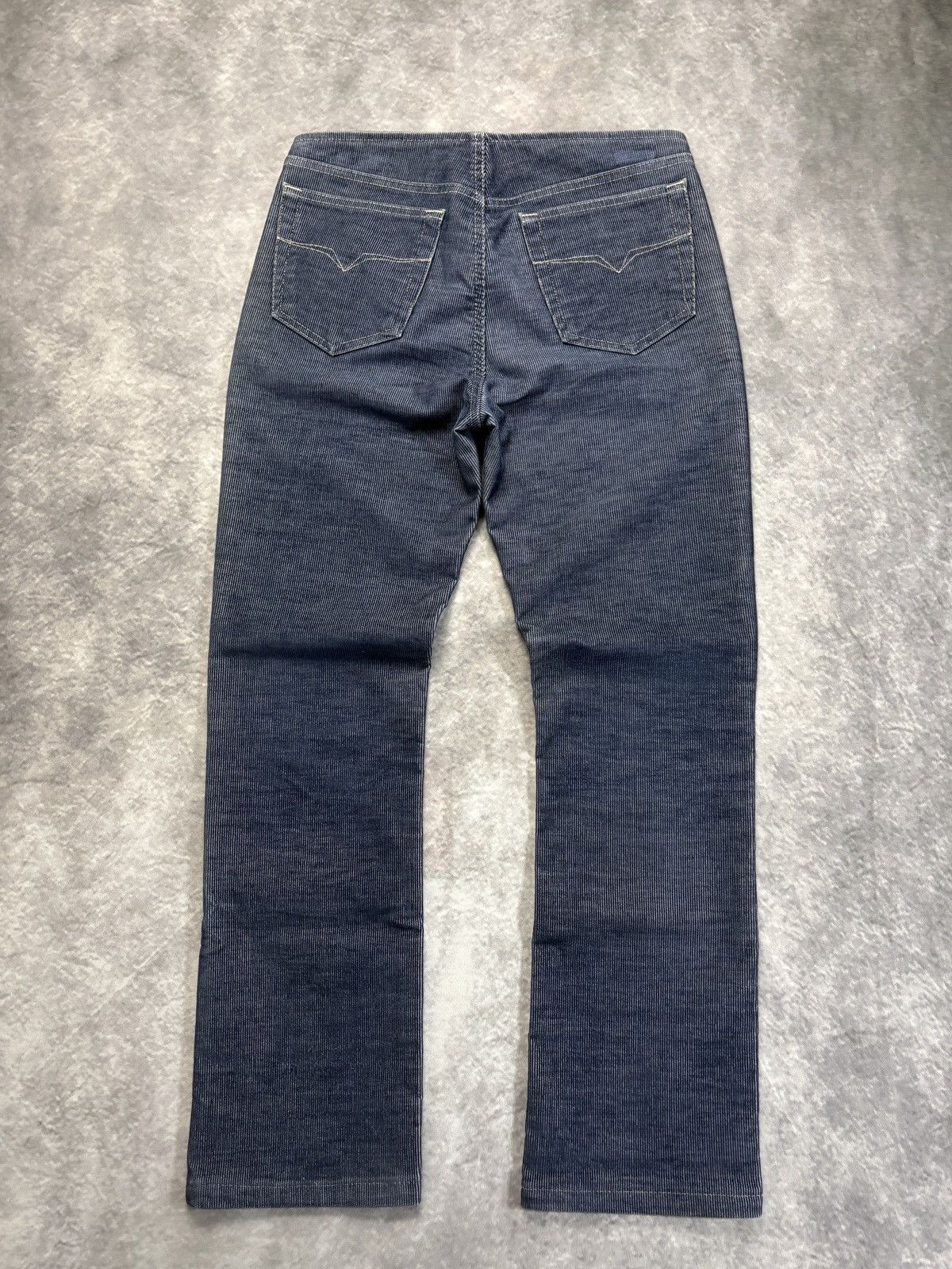 Versace × Versace Jeans Couture × Vintage Vintage Versace Jeans Couture Corduroy Trousers 1990s 2000s Size 28" / US 6 / IT 42 - 9 Thumbnail