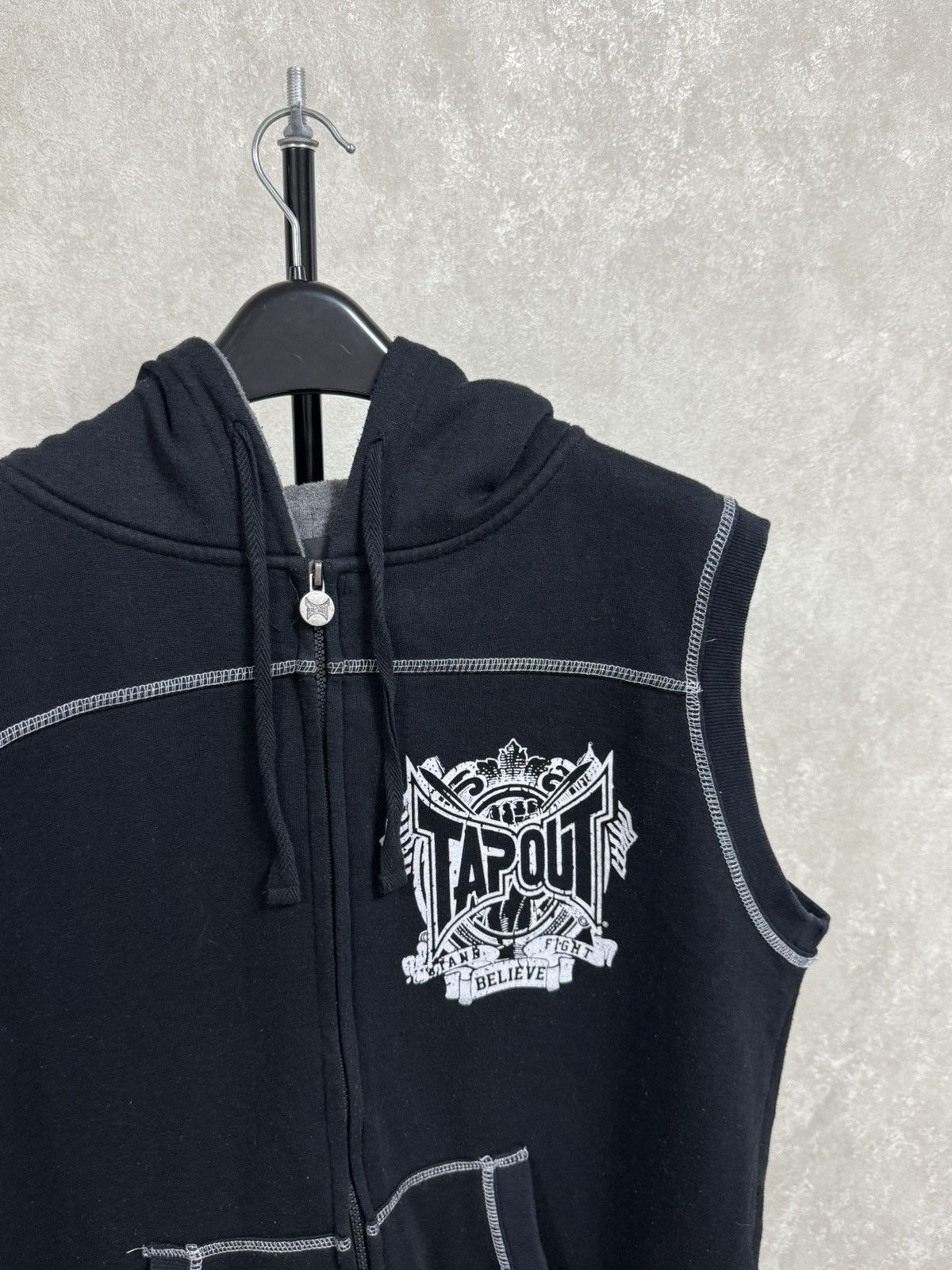 Tapout Vintage TAPOUT Fight Black Zip Vest Hoodie Size L Men’s Size US L / EU 52-54 / 3 - 10 Thumbnail