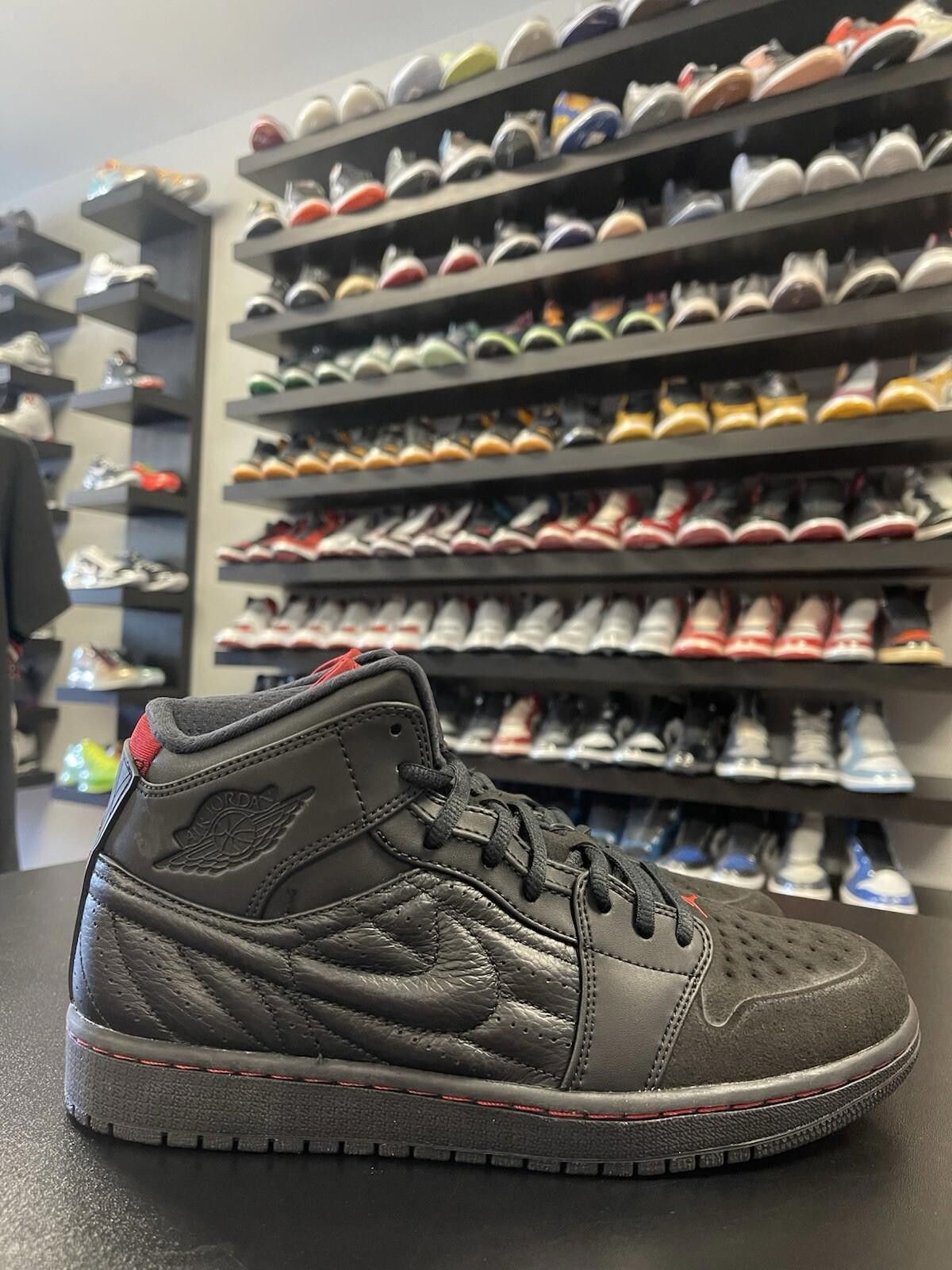 Jordan Brand Size 9 - Nike Air Jordan 1 Retro 99 Bred Last Shot 2014 Size US 9 / EU 42 - 3 Thumbnail
