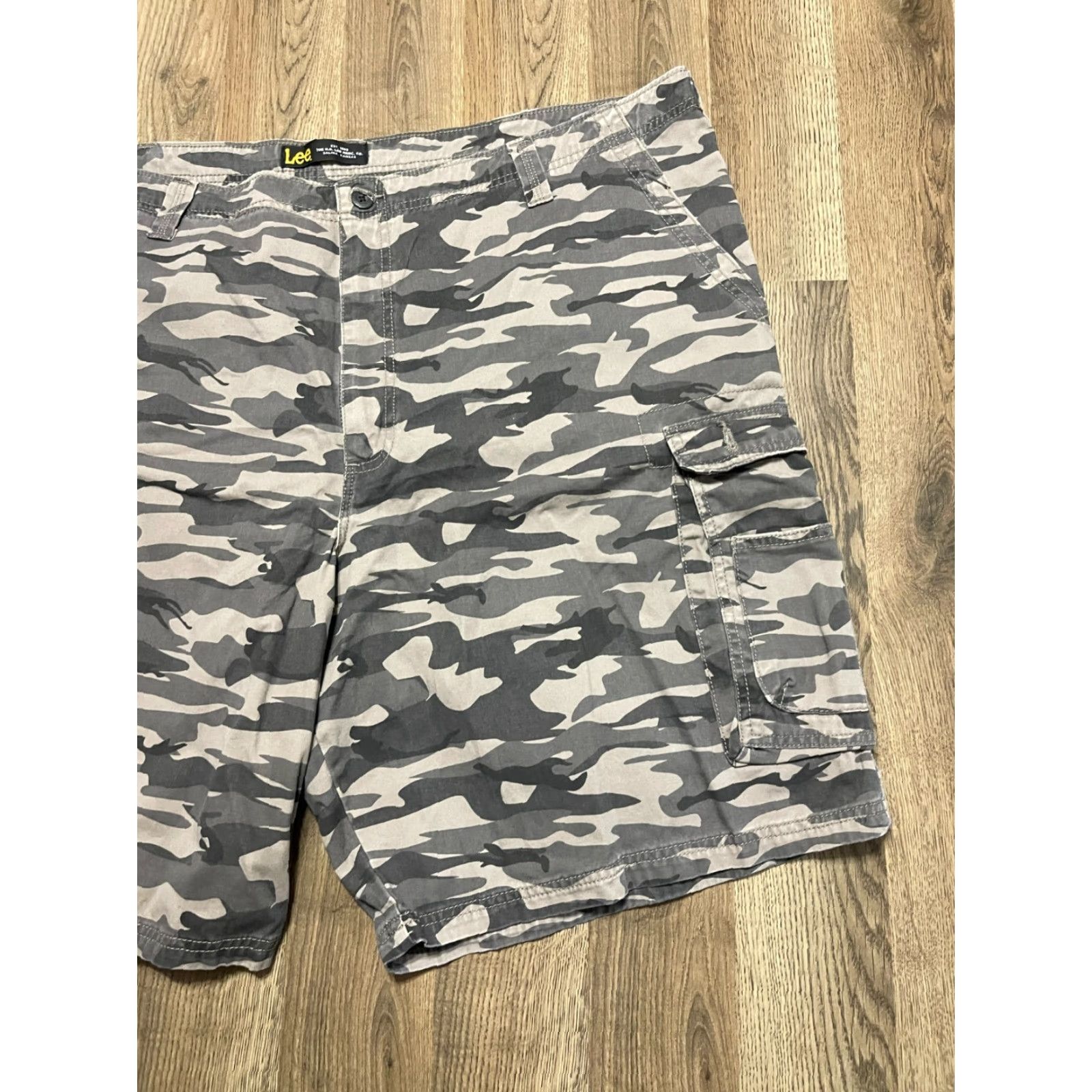 Lee **Lee Men's Size 48 Camouflage Shorts, Brown Green, Khaki, Pockets** User: **Lee Men's Size 48 Camo Shorts, Brown Green, Khaki, Pockets** Size US 32 / EU 48 - 4 Thumbnail
